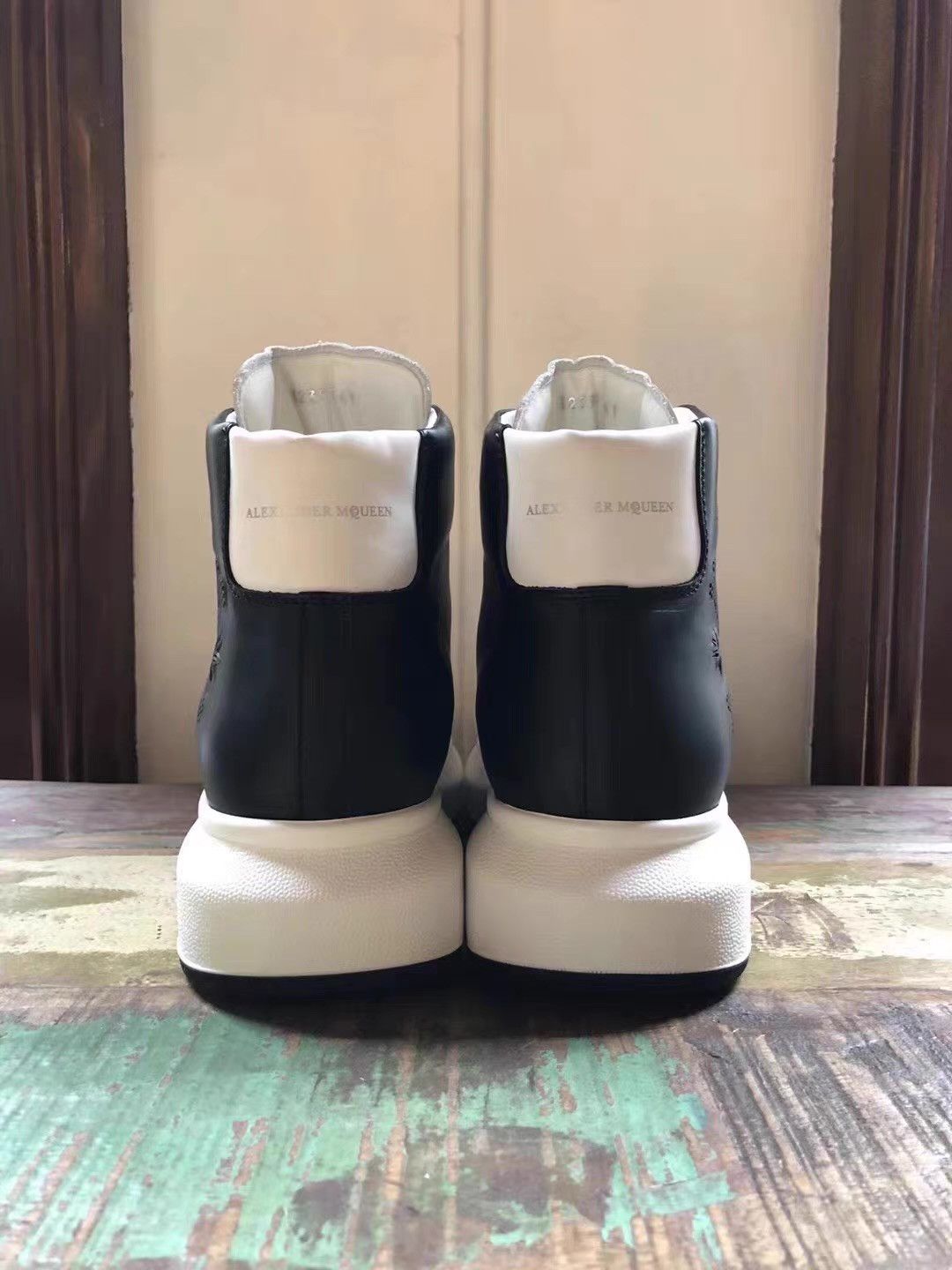 Alexander McQueen Alexander McQueen 16FW Mainline Men’s Black‑and‑White Ｑ25 Size US 7 / EU 40 - 3 Thumbnail