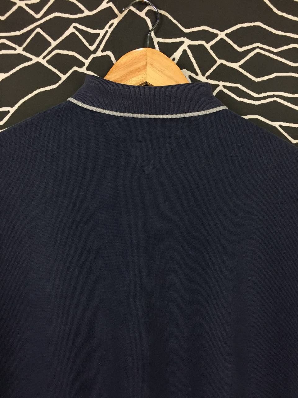 Tommy Hilfiger × Vintage Tommy Hilfiger Crest Logo Casual Polo Tee Size US L / EU 52-54 / 3 - 5 Thumbnail