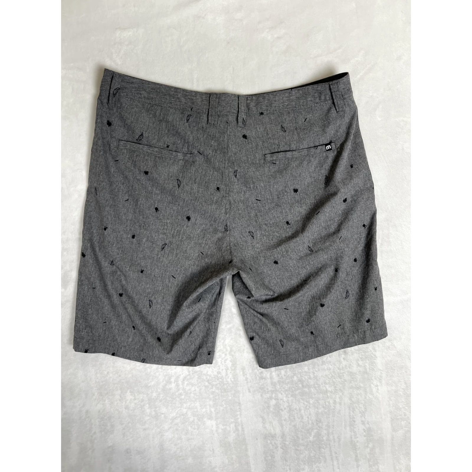 TravisMathew Travis Mathew Shorts Mens 34 Gray Parrot Microprint Golf Chino Stretch Size US 34 / EU 50 - 6 Thumbnail
