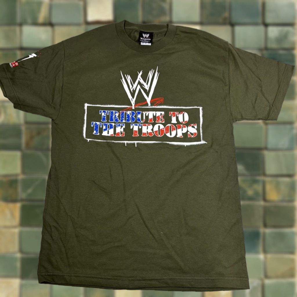 VINTAGE WWE T Shirt Men’s Large Tribute To The Troops 2005 Green Red White Blue USA Wrestling Men L Green Vintage Red White Blue