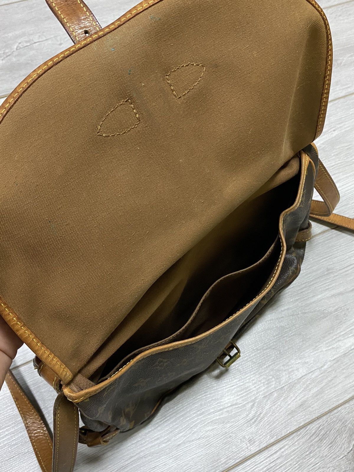 Louis Vuitton Louis Vuitton saumur crossbody bag LV monogram Size ONE SIZE - 18 Thumbnail