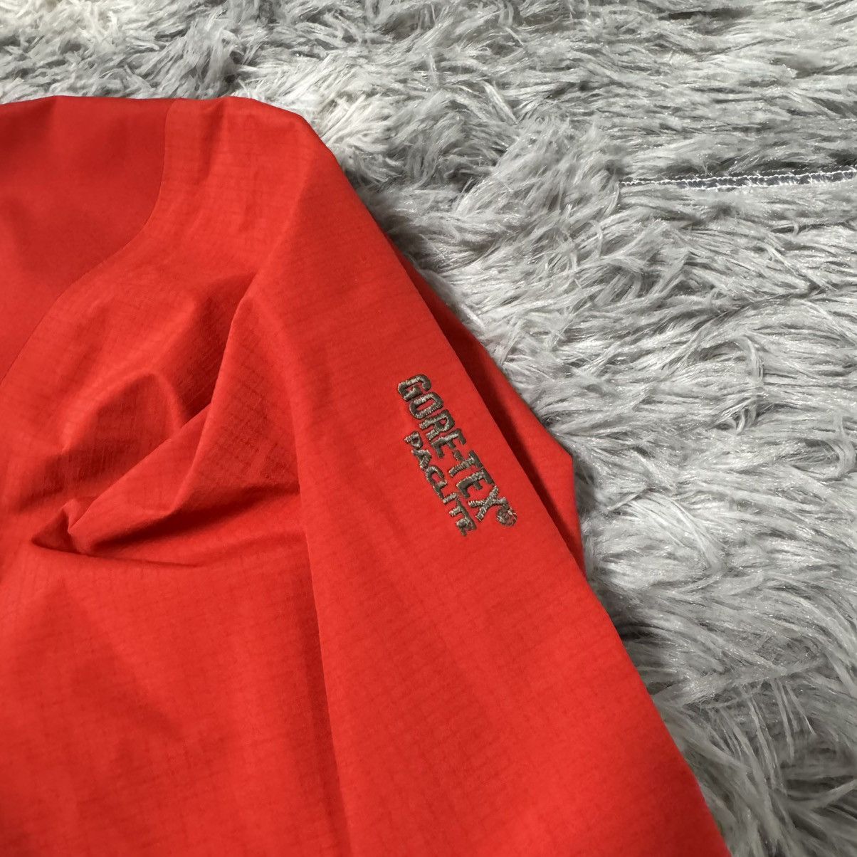 Arc'teryx Arc'teryx Alpha SV GORE-TEX Pro | XL | Bright Red Size US XL / EU 56 / 4 - 3 Thumbnail