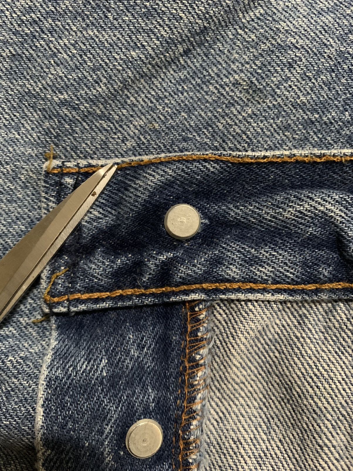 Levi's Vintage 90s Levis 501 Button Fly Faded Jeans Made in USA Size US 30 / EU 46 - 5 Thumbnail
