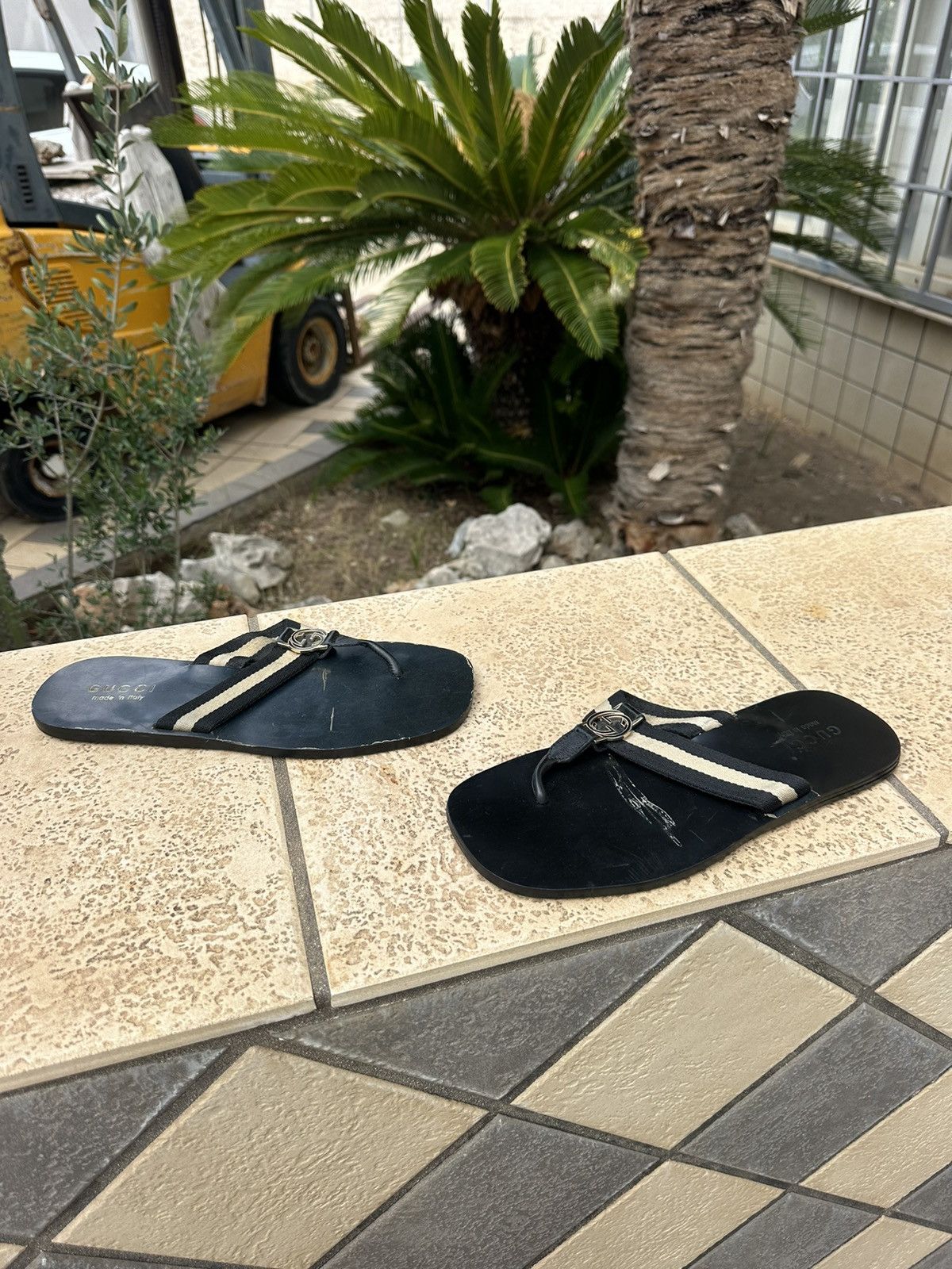 Gucci Gucci Black Sandals Shoes 40 size Size US 7 / EU 40 - 2 Thumbnail