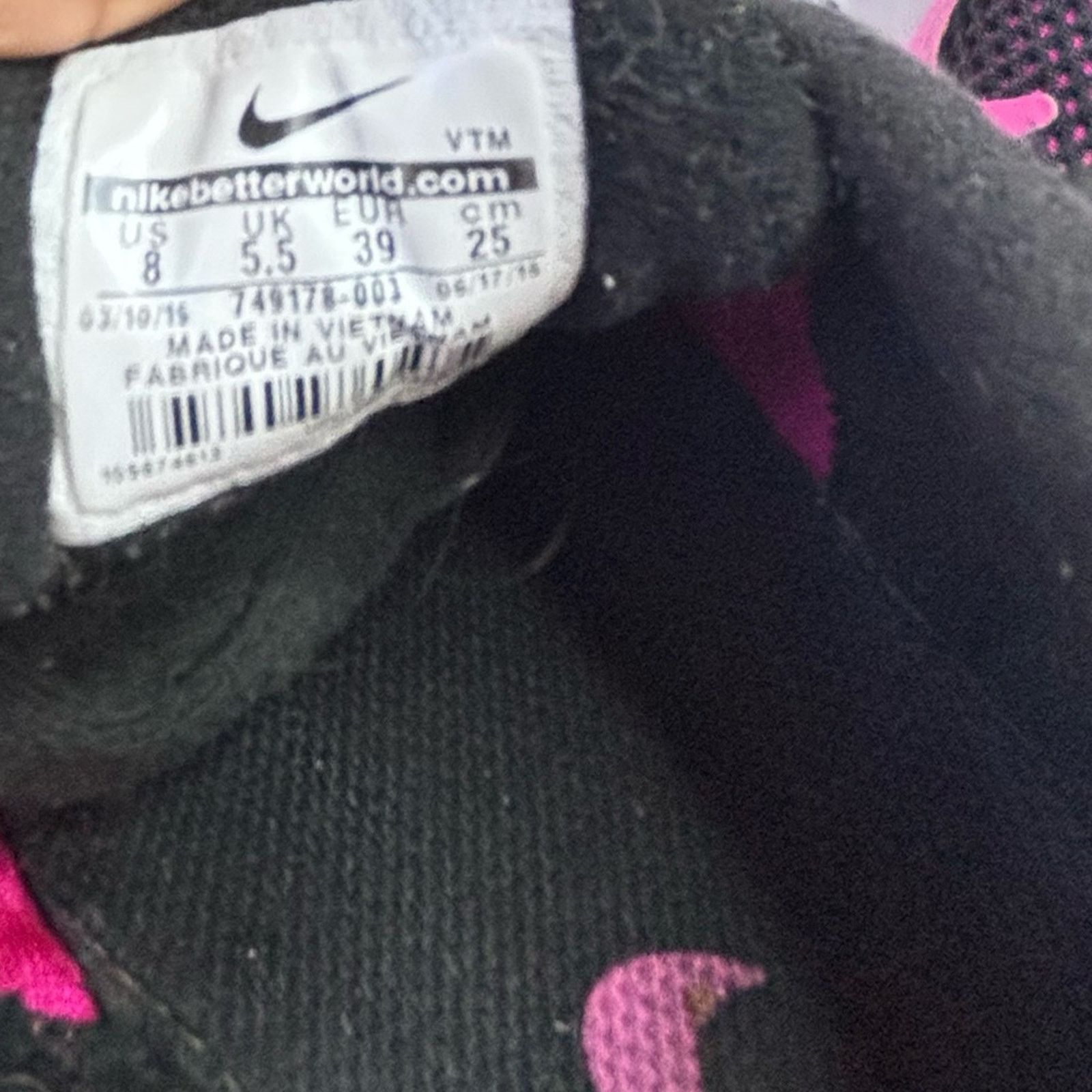 Nike NIKE Women’s Flex Experience Run 4 Sneakers Black/Pink Sz 8 Size US 8 / IT 38 - 10 Thumbnail