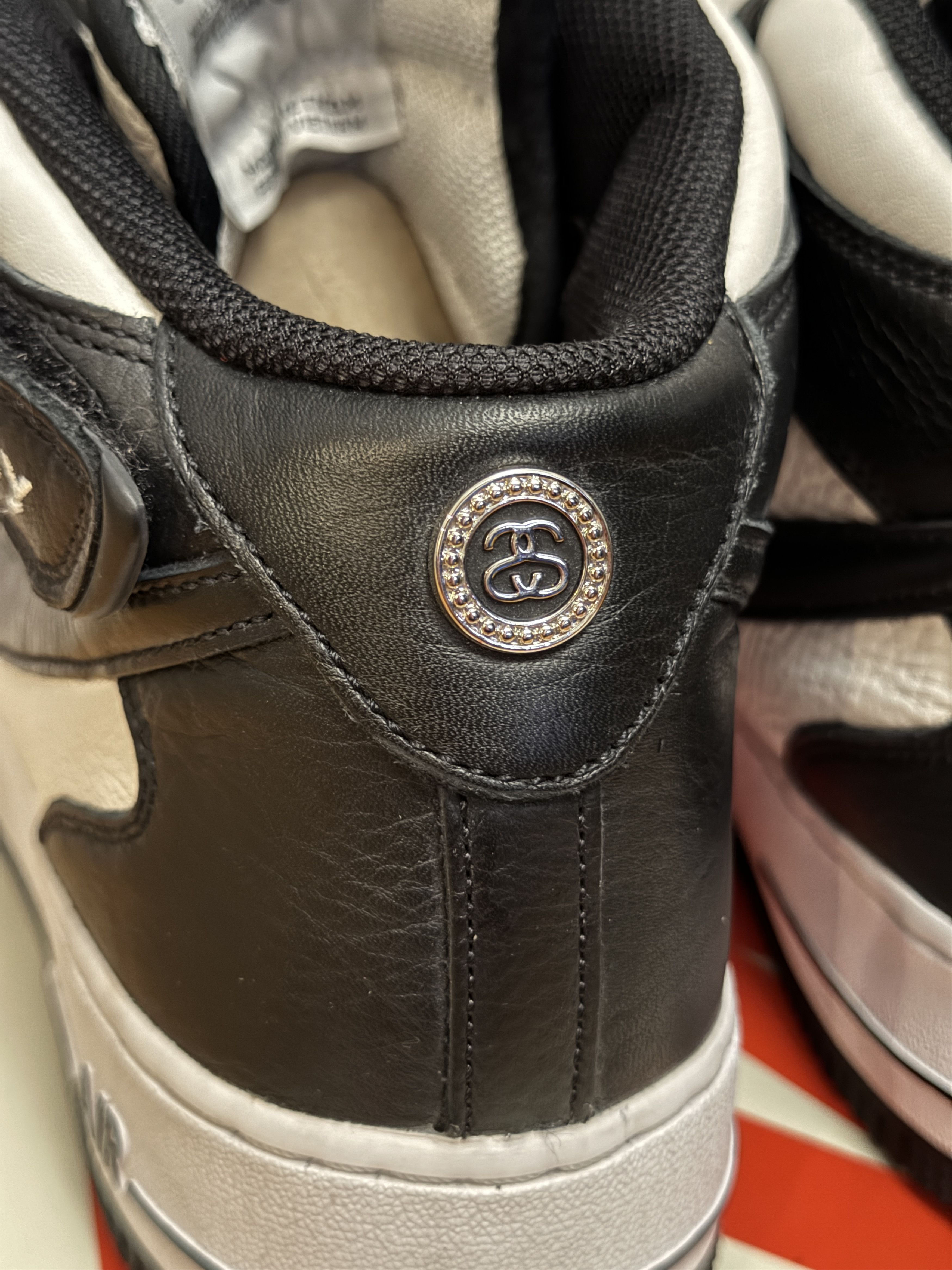 Nike × Stussy Air Force 1 Mid Size US 9 / EU 42 - 5 Thumbnail