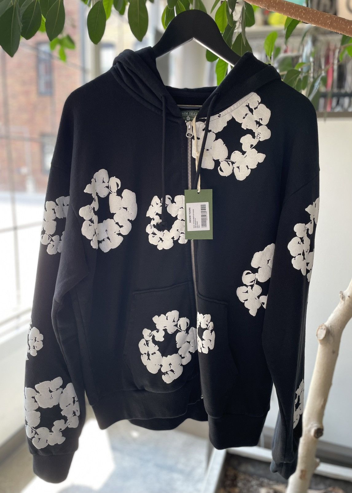 唯一無二の個性を纏う【DENIM TEARS】Spring Gardens Zip Hoodie Spring Gardens Zip Hoodie Black