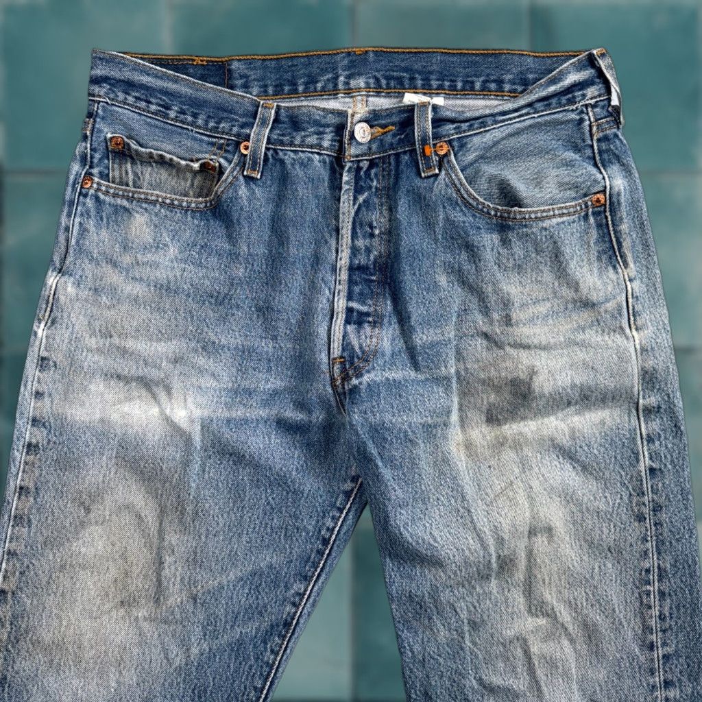 Levi's VINTAGE Levi's 501 Jeans Straight Blue Light Wash 35x34 501 Series 90s Men Regular Denim 5-Pocket Represents Casual Size US 35 - 1 Thumbnail