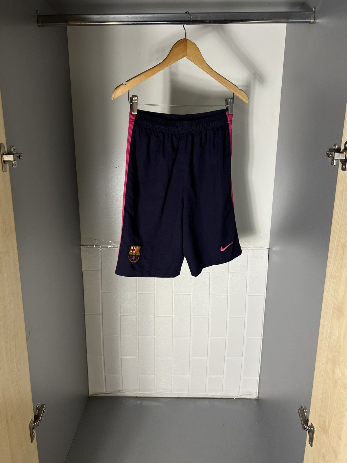 Nike VINTAGE NIKE FC BARCELONA SPAIN SOCCER JERSEY SHORTS Y2K 90s Size US 30 / EU 46 - 3 Thumbnail