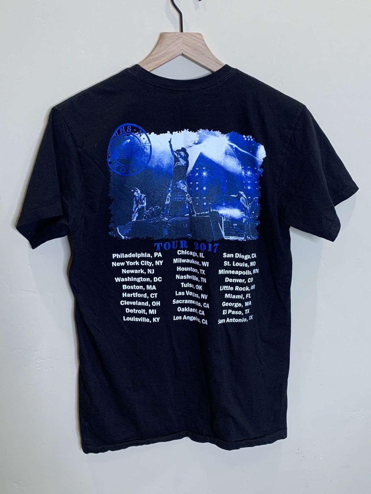 Band Tees *RARE* 2017 Guns N Roses USA Tour T-Shirt Official Band - M Size US M / EU 48-50 / 2 - 2 Thumbnail
