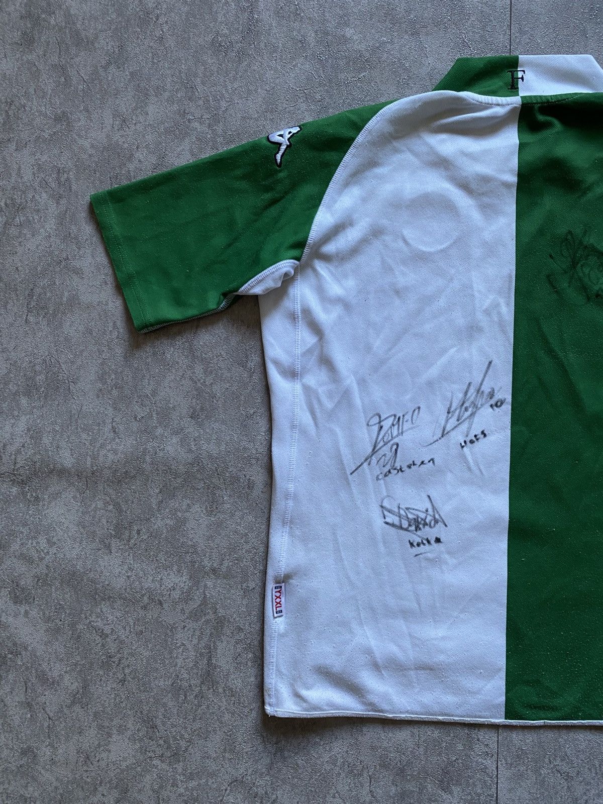 Vintage AUTOGRAPHED 2003/04 Feyenoord Rotterdam Away Jersey Kappa Size US S / EU 44-46 / 1 - 8 Thumbnail