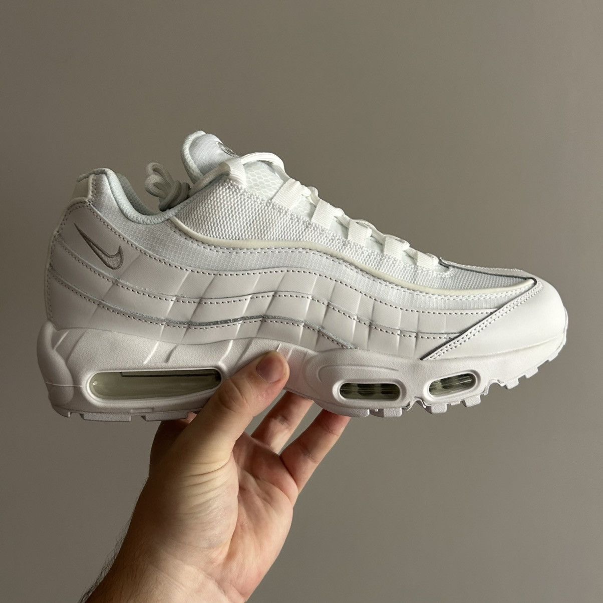 Nike Nike Air Max 95 White Essential EUR 44 Size US 9 / EU 42 - 7 Thumbnail