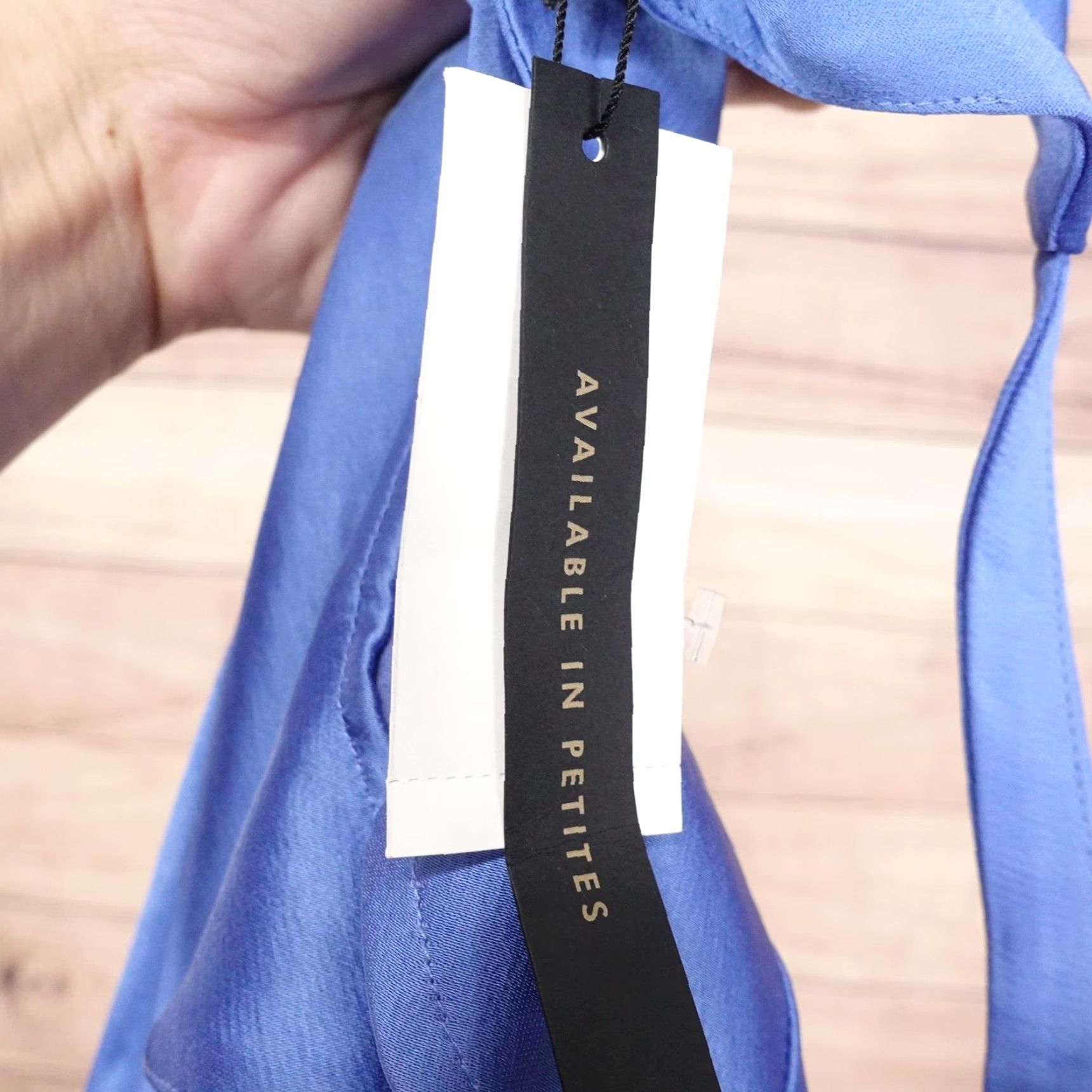 Banana Republic Banana Republic Tank Top Womens XS Blue Sleeveless V Neck Camisole Camisole Tank Top Women XS Blue V-Neck Lightweight Sleeveless Camisole Bag? Size XS / US 0-2 / IT 36-38 - 6 Thumbnail