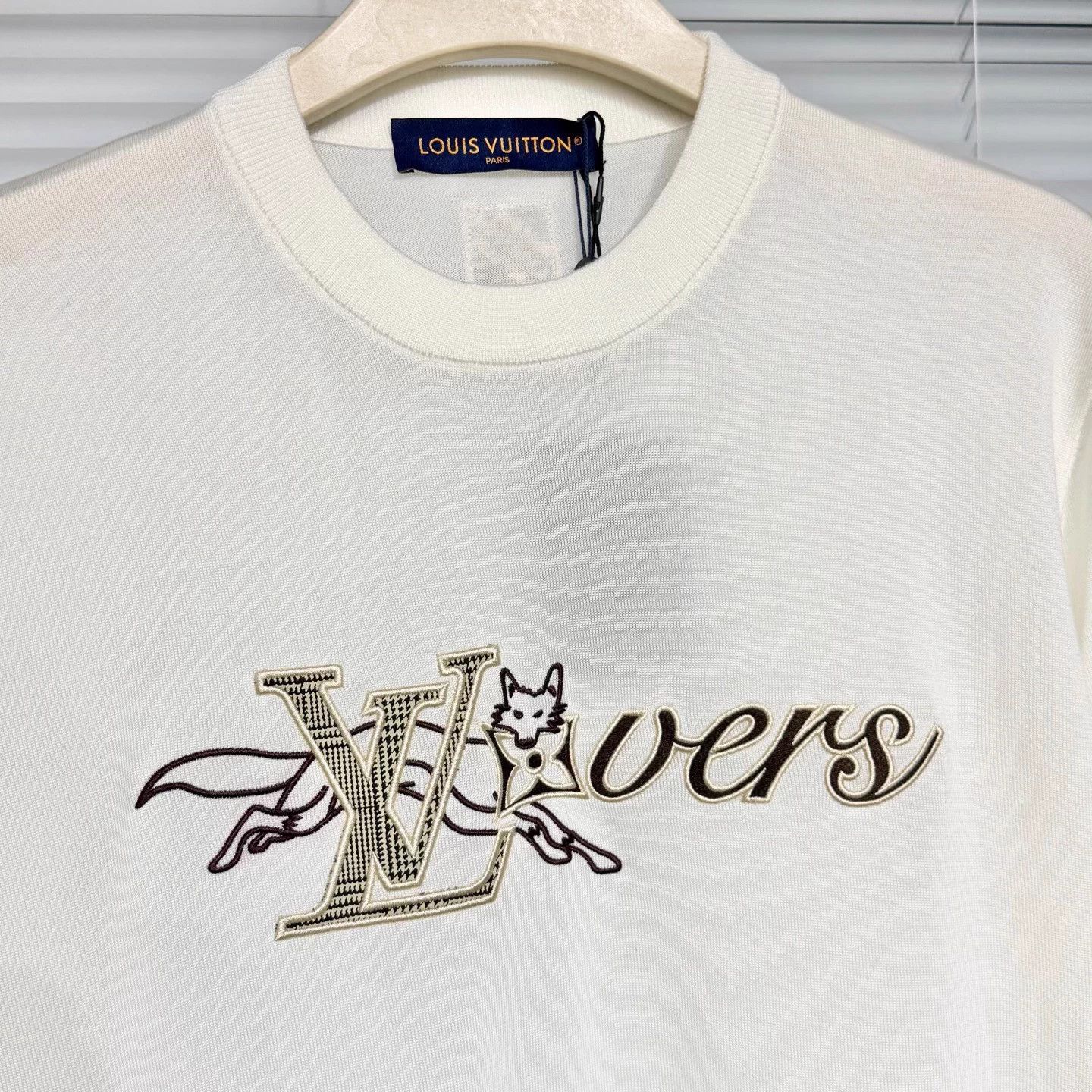 Louis Vuitton LV SS26 white fox embroidered logo short-sleeve L Size US L / EU 52-54 / 3 - 3 Thumbnail
