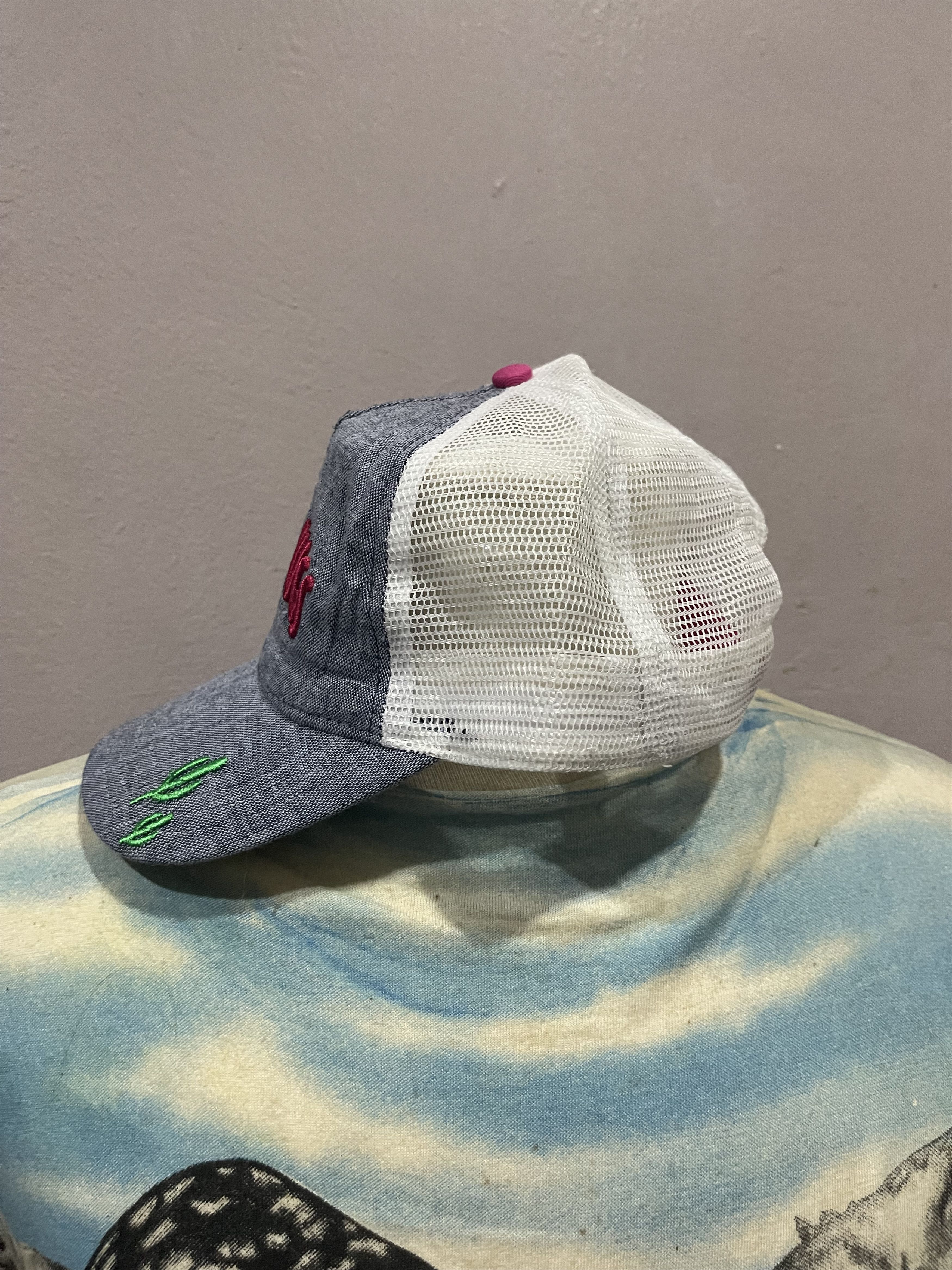Hat Club Free Hugs Trucker Cap Size ONE SIZE - 2 Thumbnail