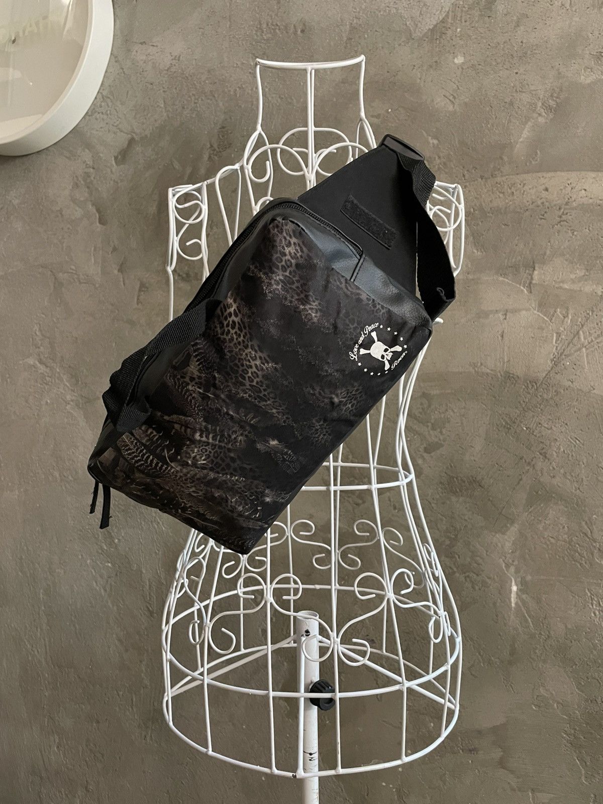 Mastermind Japan × Roen Roen By Hiromu Takahara “Love & Peace” Crossbody Bag Size ONE SIZE - 3 Thumbnail