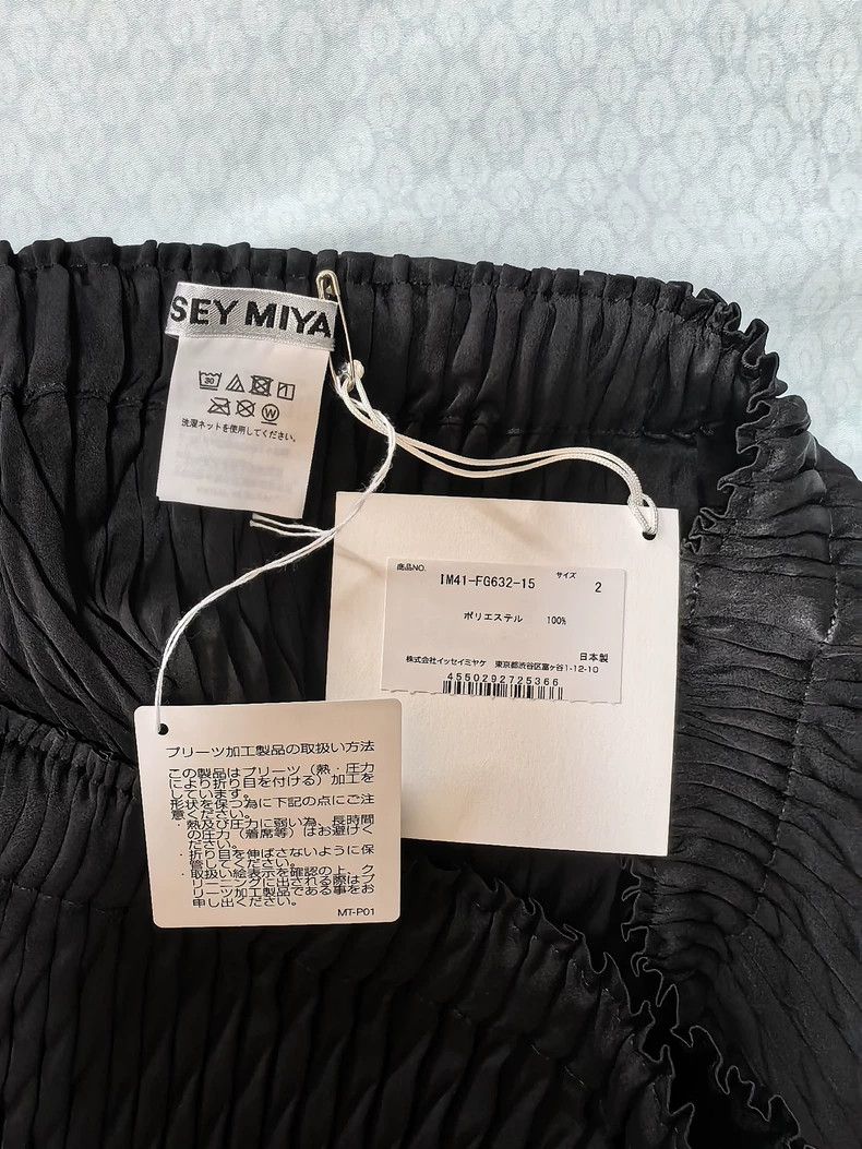 Issey Miyake Black pleated skirt