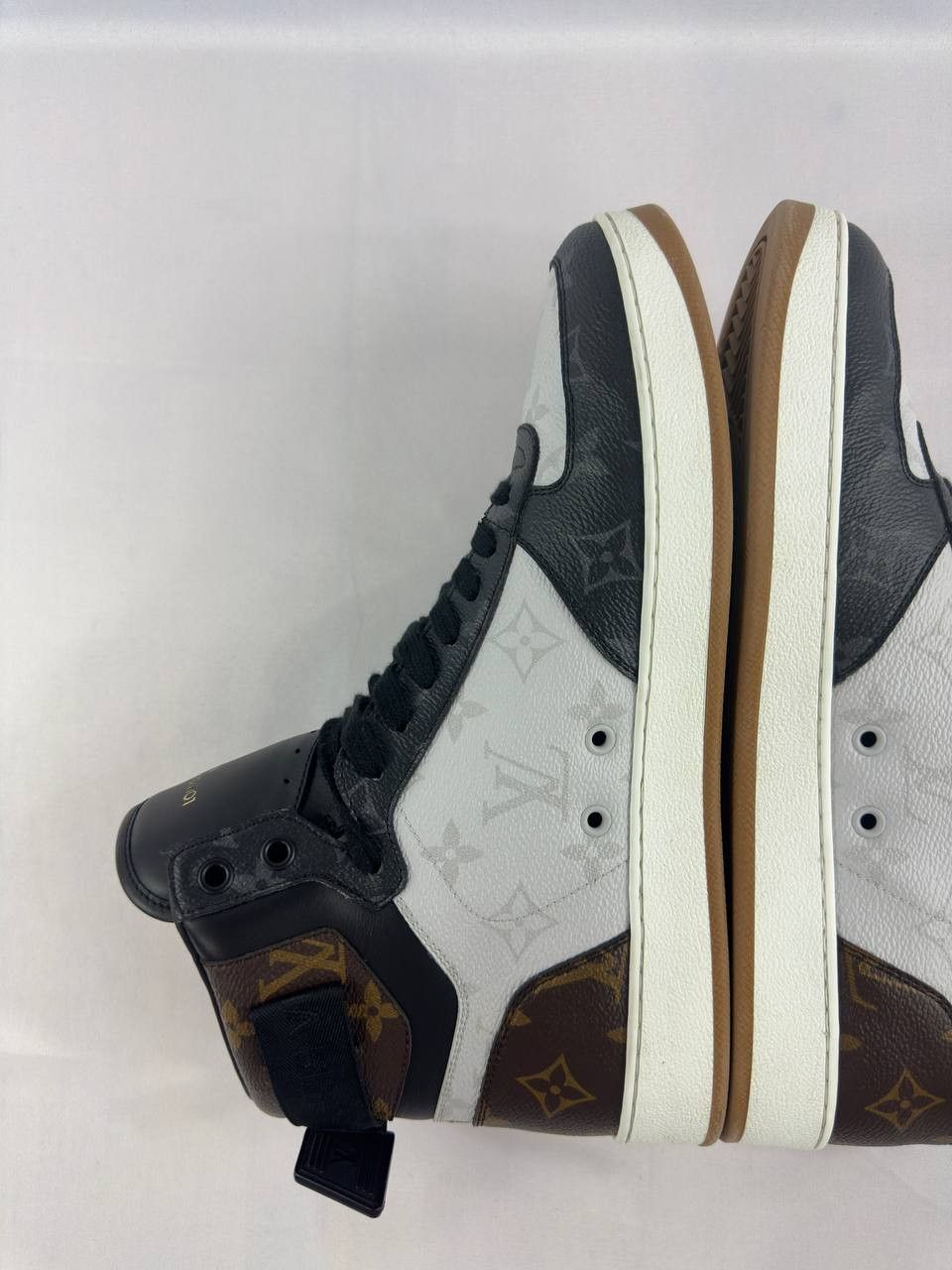 Louis Vuitton Louis Vuitton Rivoli High Top Tri Color Sneakers Size US 8 / EU 41 - 12 Thumbnail