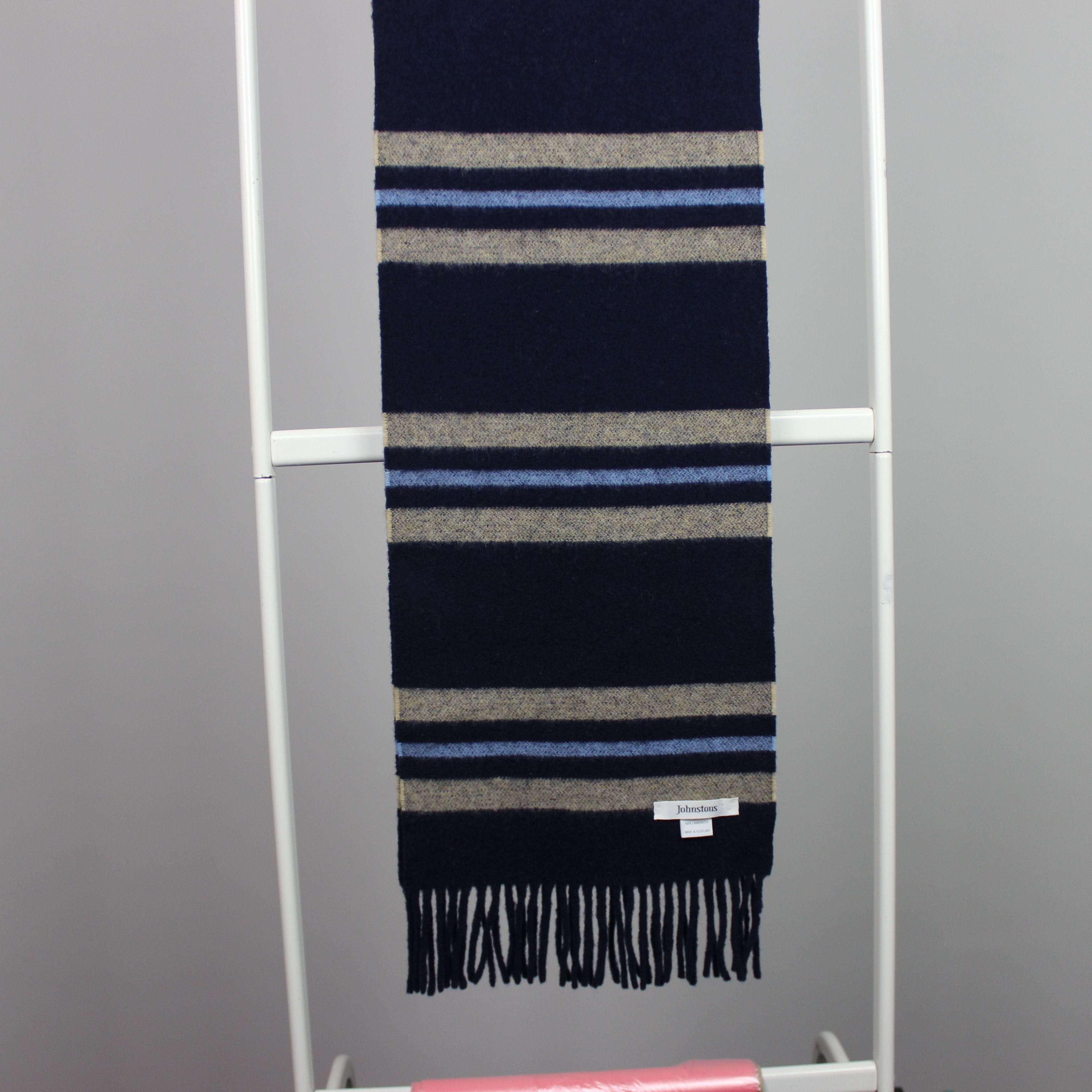 Johnstons Of Elgin Johnstons of elgin scarf Lambswool scotland Size ONE SIZE - 2 Thumbnail