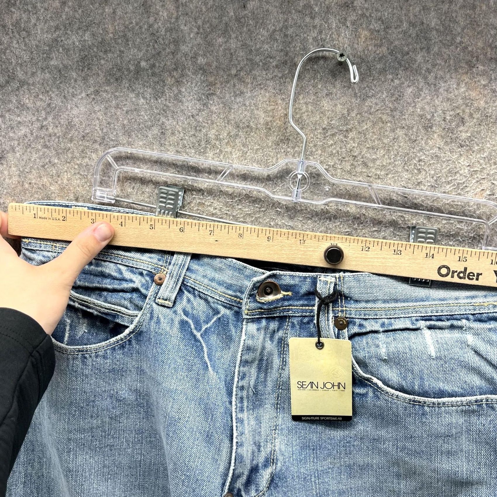 Sean John VINTAGE Sean John Jeans Mens 32 Blue Ultra Light Wash Straight Denim Distressed Jeans Mens Regular Size 32 Blue Distressed Pockets 100% Cotton Denim Size US 32 / EU 48 - 4 Thumbnail