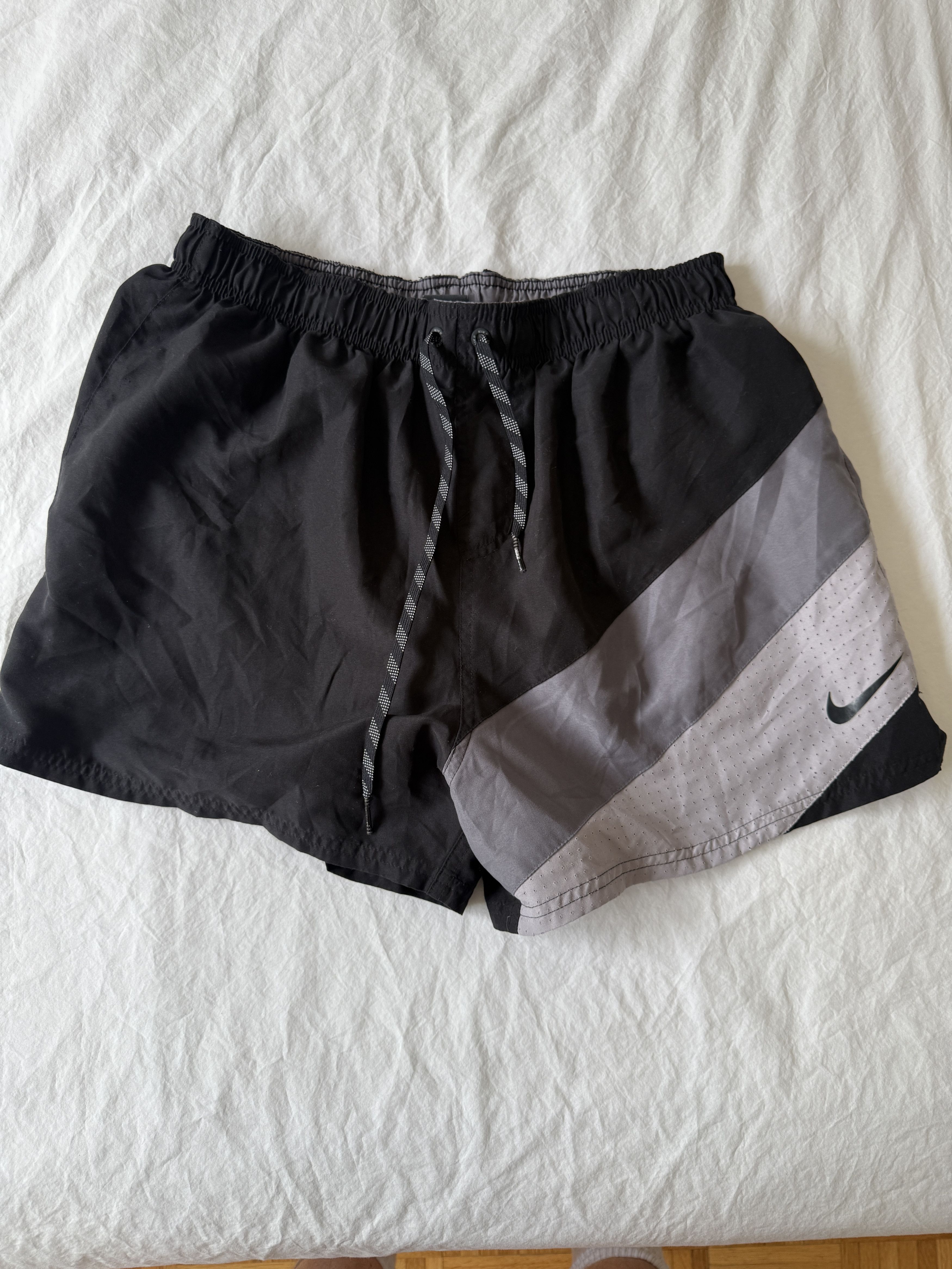 Nike Nike Swim Size US 36 / EU 52 - 1 Thumbnail