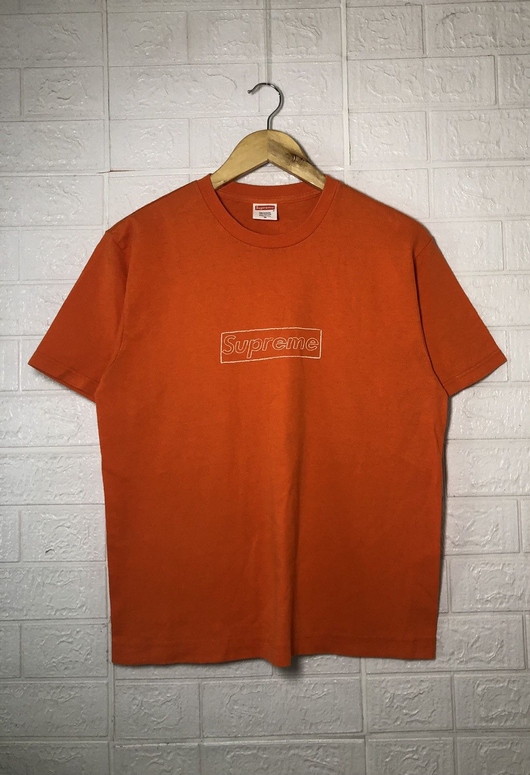 Box logo supreme orange best sale