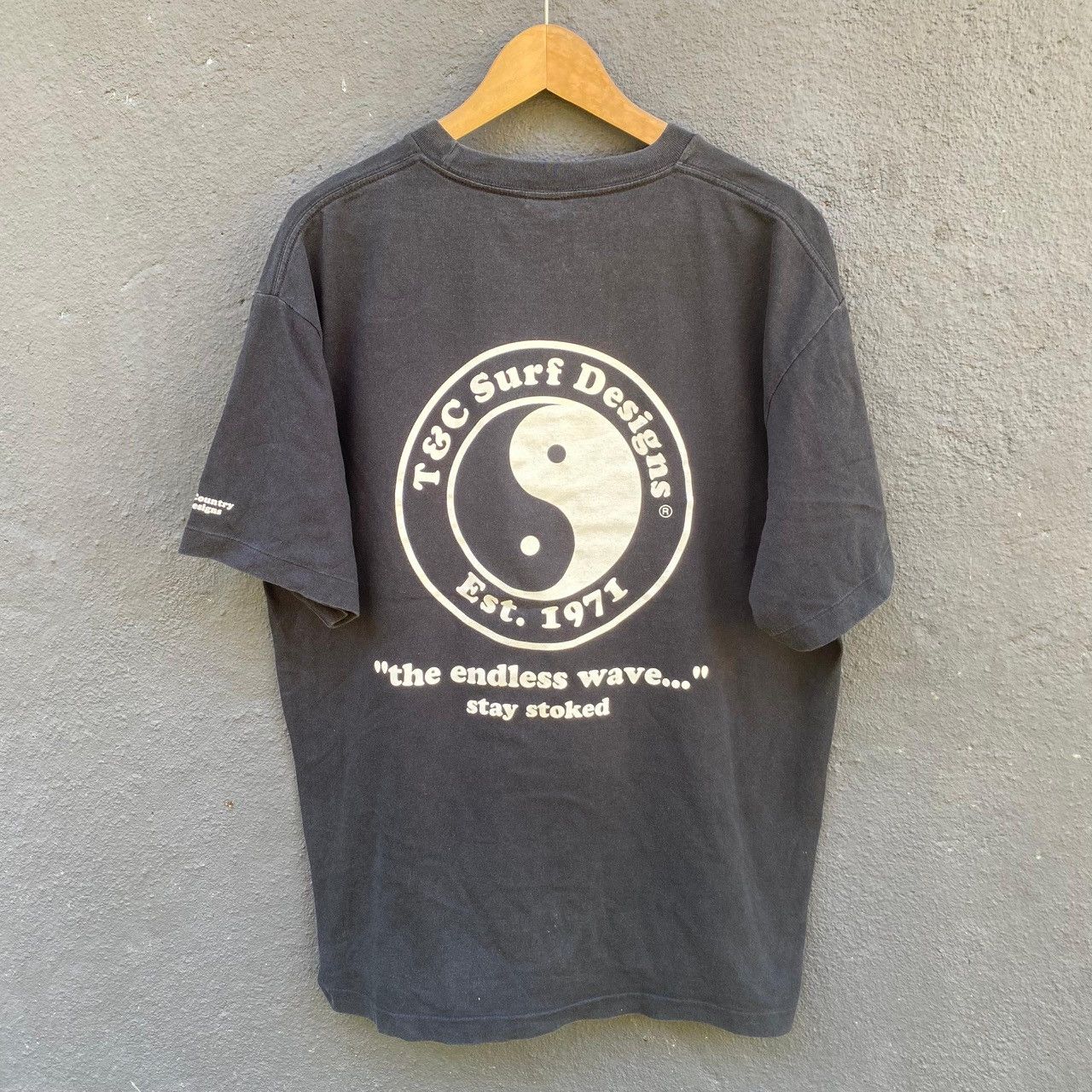 Sun Surf Thrashed Faded 90s T&C Surfing Brand Tee Size US XL / EU 56 / 4 - 1 Thumbnail