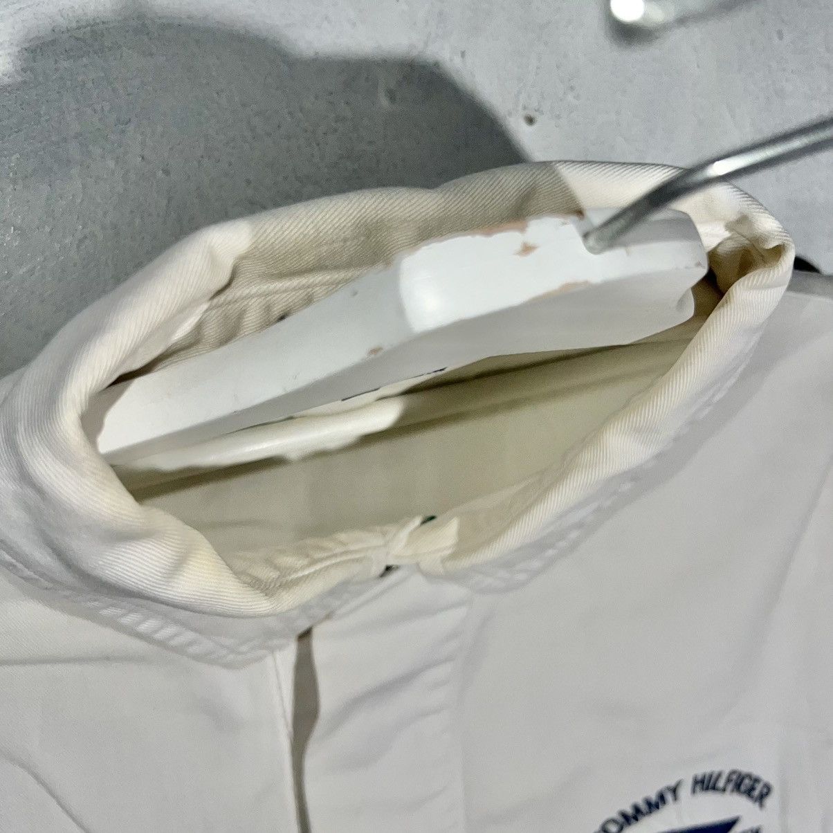 Tommy Hilfiger × Vintage 90s vintage Tommy Hilfiger button up white navy long sleeve Size US L / EU 52-54 / 3 - 4 Thumbnail