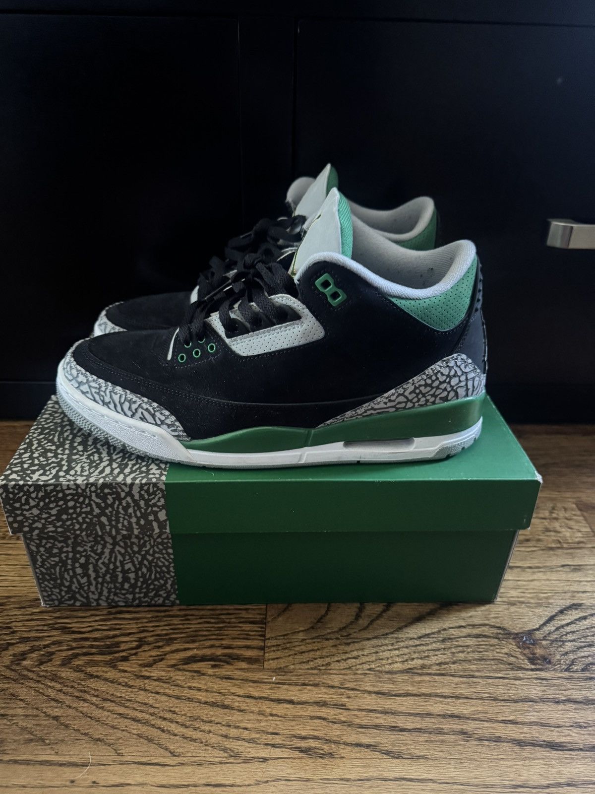 Jordan Brand Air Jordan 3 Retro 'Pine Green' Size US 10 / EU 43 - 3 Thumbnail