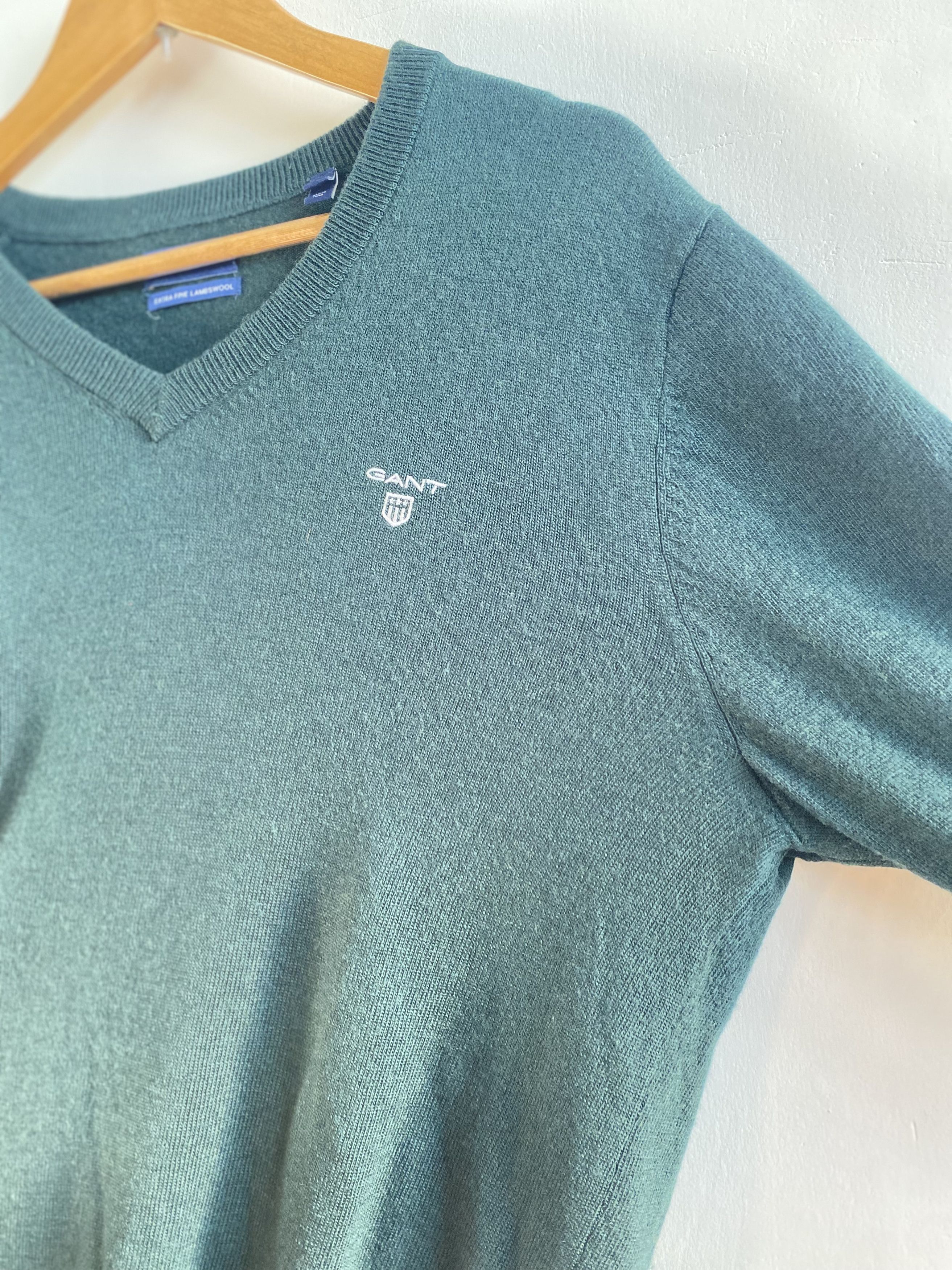 Gant GANT - EXTRA FINE LAMBSWOOL 100% v-neck sweater knit size L Size US L / EU 52-54 / 3 - 5 Thumbnail