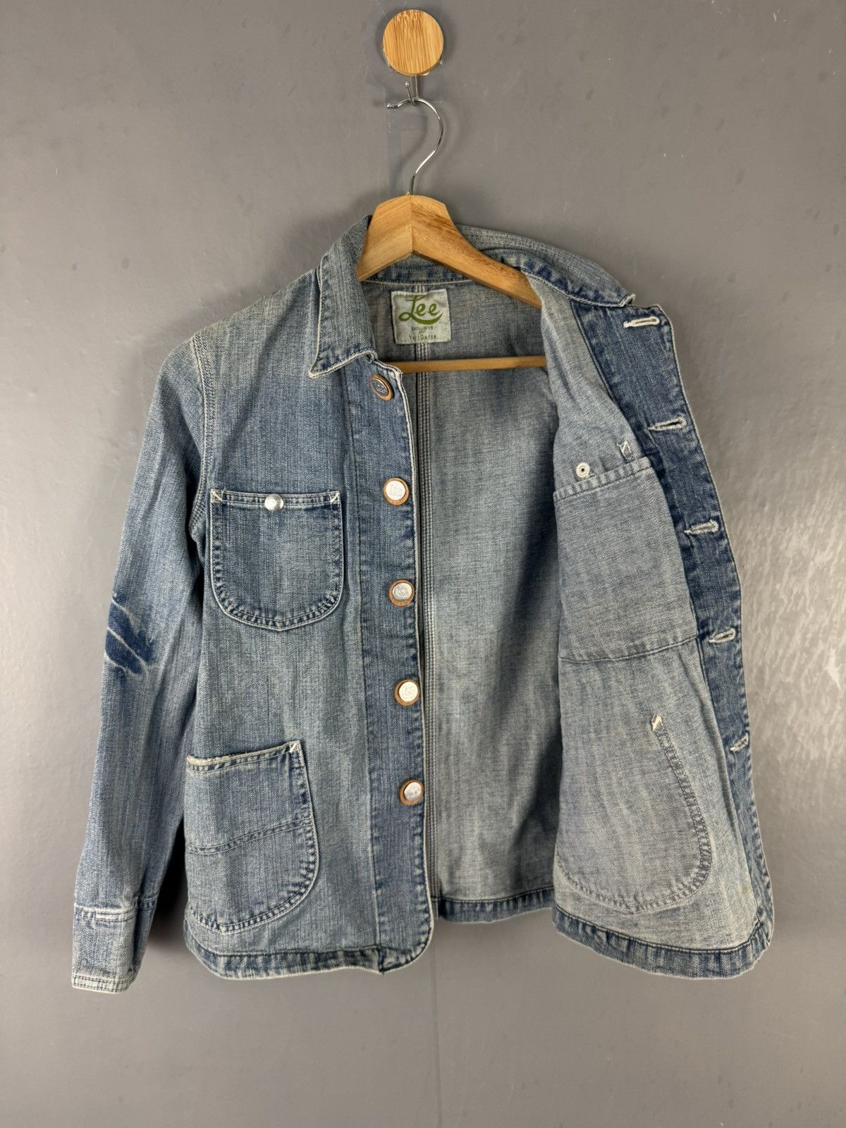 Lee VINTAGE LEE WASHED BLUE DISTRESSED DENIM JACKET Size S / US 4 / IT 40 - 1 Thumbnail