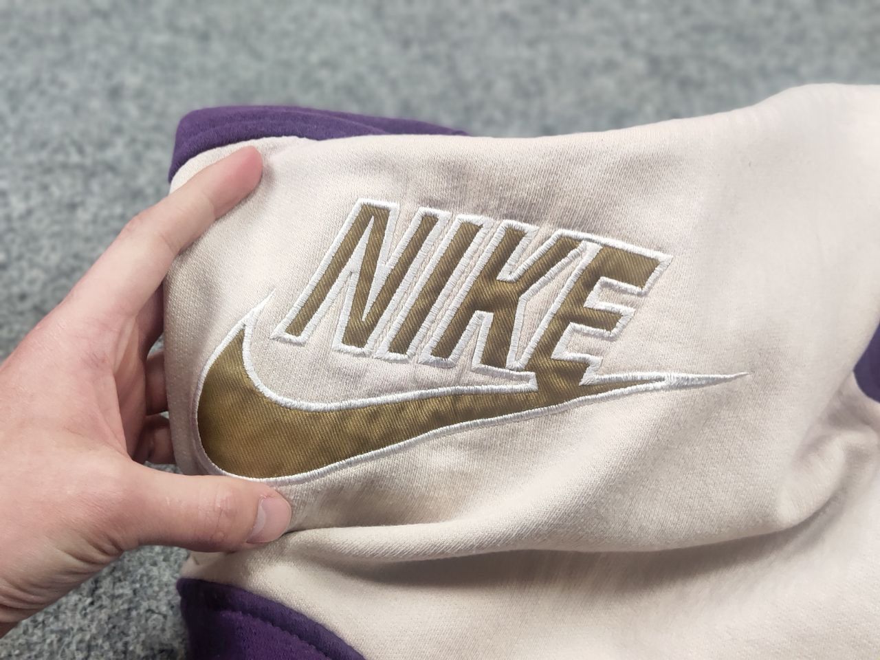 Nike Vintage 90's Nike Center Logo Embroidered Custom Sweatshirt Size US L / EU 52-54 / 3 - 13 Thumbnail