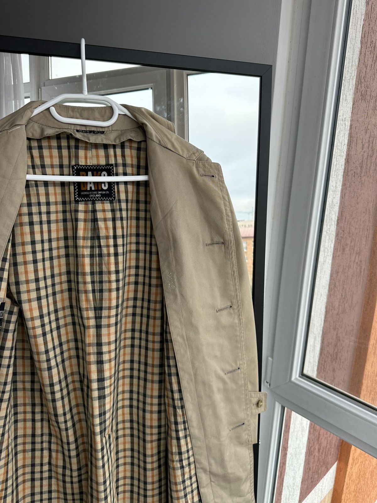 DAKS Vintage DAKS Beige Trench Coat with Check LiningJapan Market Size US M / EU 48-50 / 2 - 7 Thumbnail