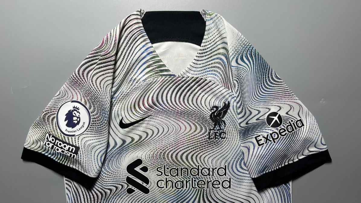 Nike × Vintage LIVERPOOL NIKE 2022/2023 FOOTBALL AWAY JERSEY #11 SALAH Size US M / EU 48-50 / 2 - 3 Thumbnail
