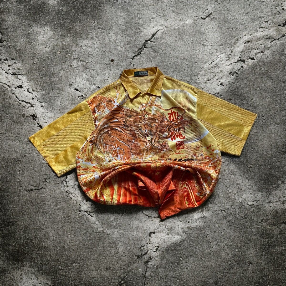 Other Shirt vintage golden chinese dragon 2000’s y2k tee Size US L / EU 52-54 / 3 - 1 Thumbnail