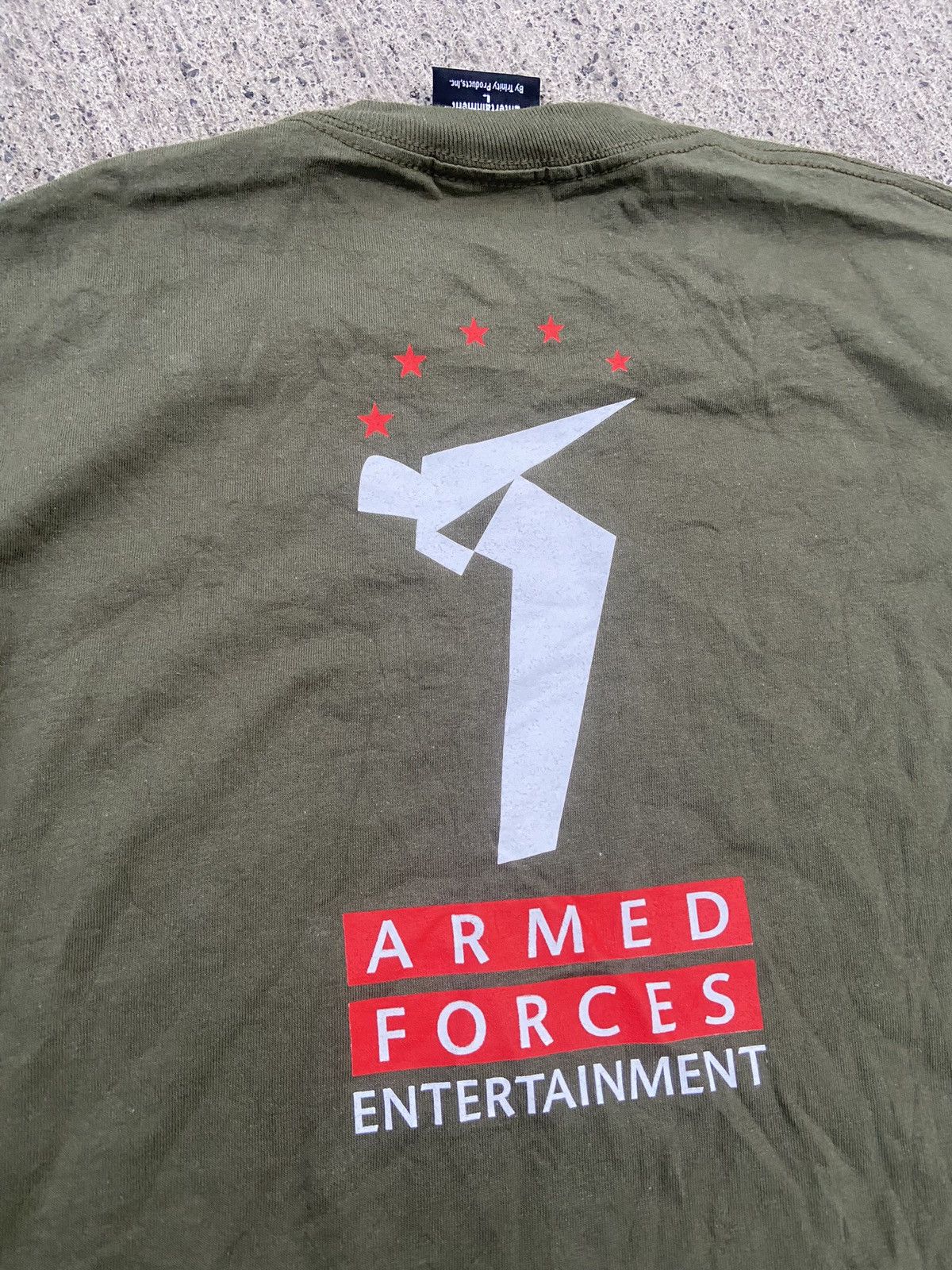 WWE Vintage WWE tribute to the troops 2005 t shirt Size US L / EU 52-54 / 3 - 6 Thumbnail