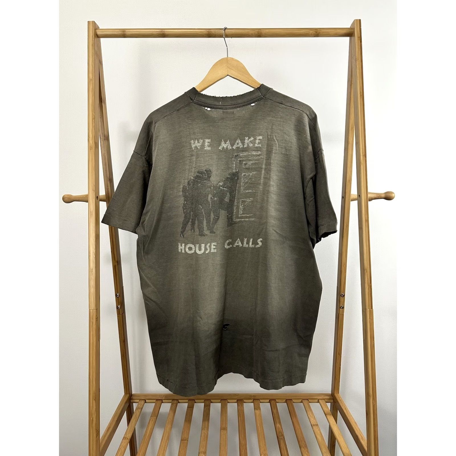 Fruit Of The Loom VTG 90s SWAT Military We Make House Calls Gun Gradient Sun Faded T-Shirt XXL Men Black Distressed Workwear Size US XXL / EU 58 / 5 - 2 Thumbnail