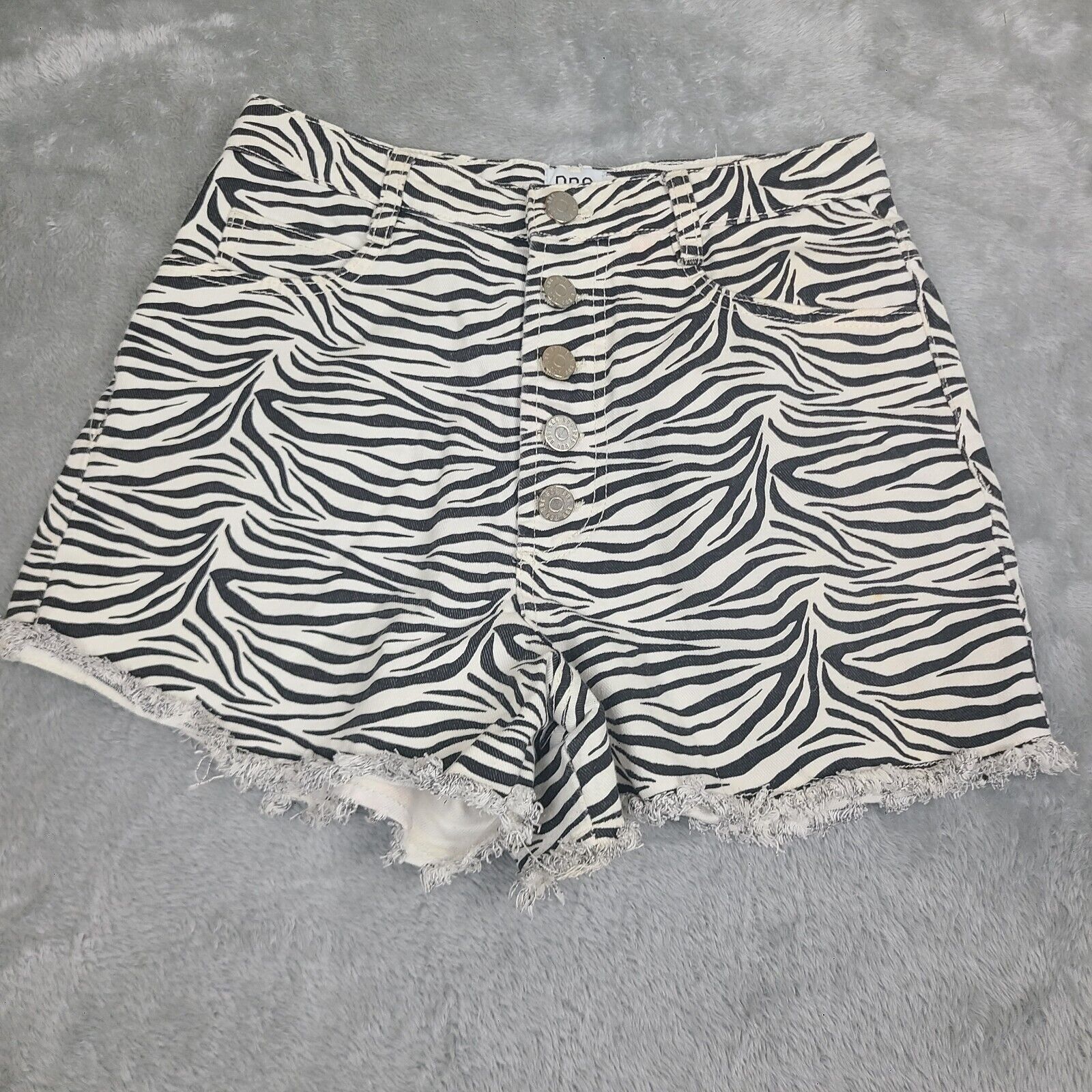 Bdg BDG Shorts Womens 28 White Black Zebra Print Denim Cut Off H Size 28" / US 6 / IT 42 - 1 Thumbnail