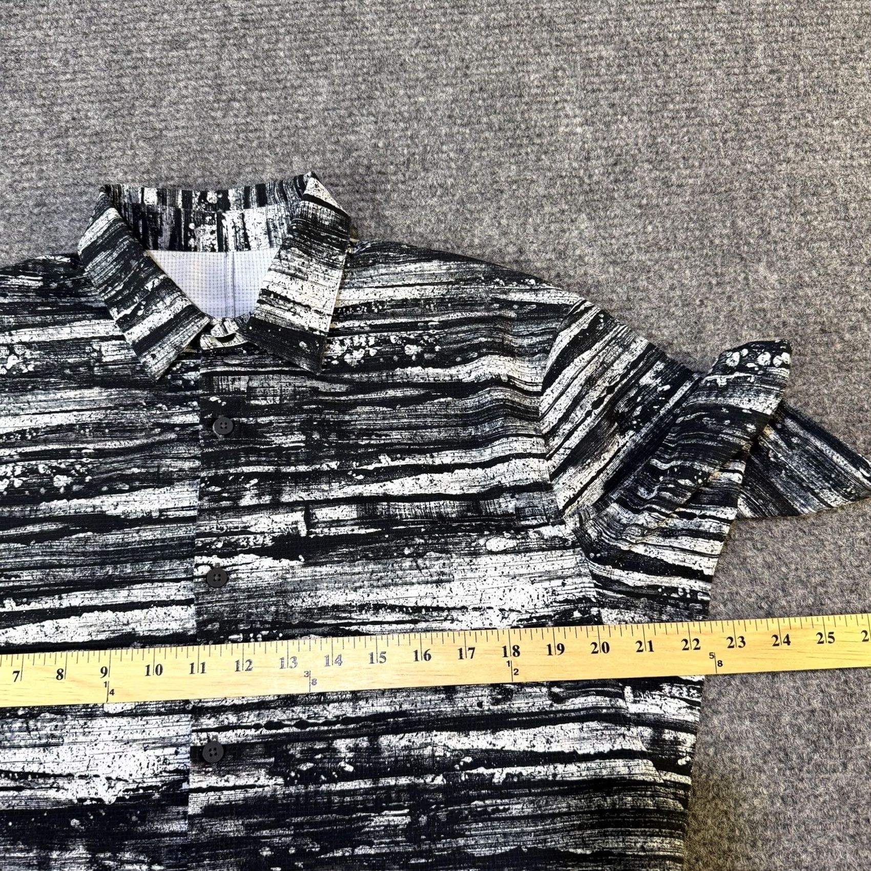 Lululemon Lululemon Shirt Mens Large Button Up Black White Short Sleeve Performance Size US L / EU 52-54 / 3 - 6 Thumbnail