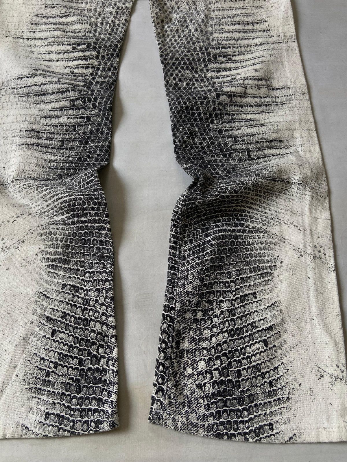 Roberto Cavalli Roberto Cavalli Python Snake Print Jeans Flared Size 25" / US 0 / IT 36 - 8 Thumbnail