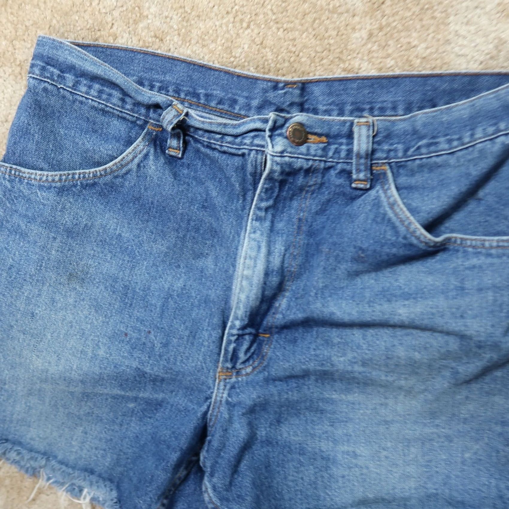 Wrangler VINTAGE Wrangler Bermuda Shorts Men's 33 Blue Denim Distressed 5-Pocket Relaxed Mid Rise Jean Shorts Size US 33 - 2 Thumbnail