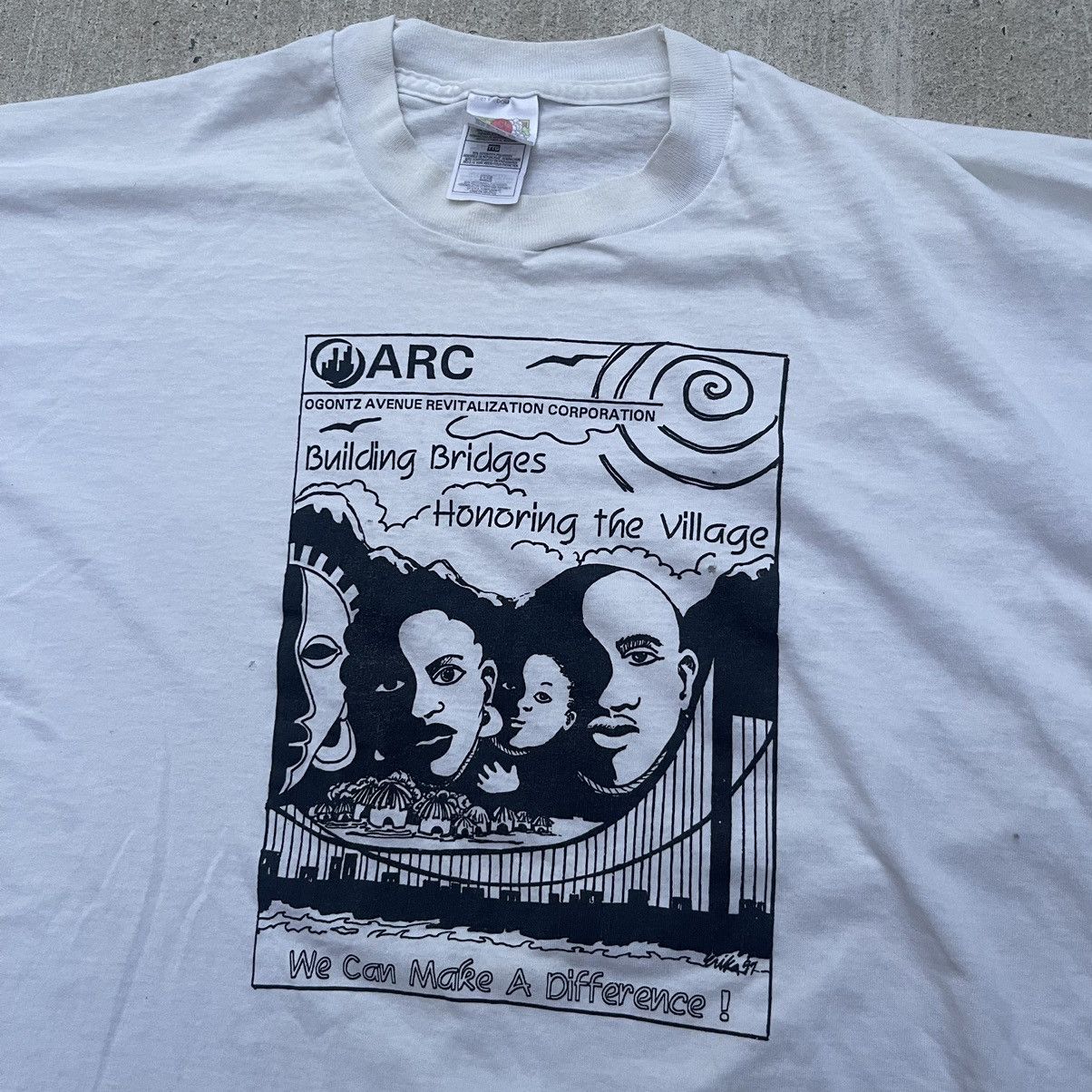 Fruit Of The Loom Vintage 90s BLACK CULTURE BUILDING BRIDGES Shirt Size US XXL / EU 58 / 5 - 2 Thumbnail