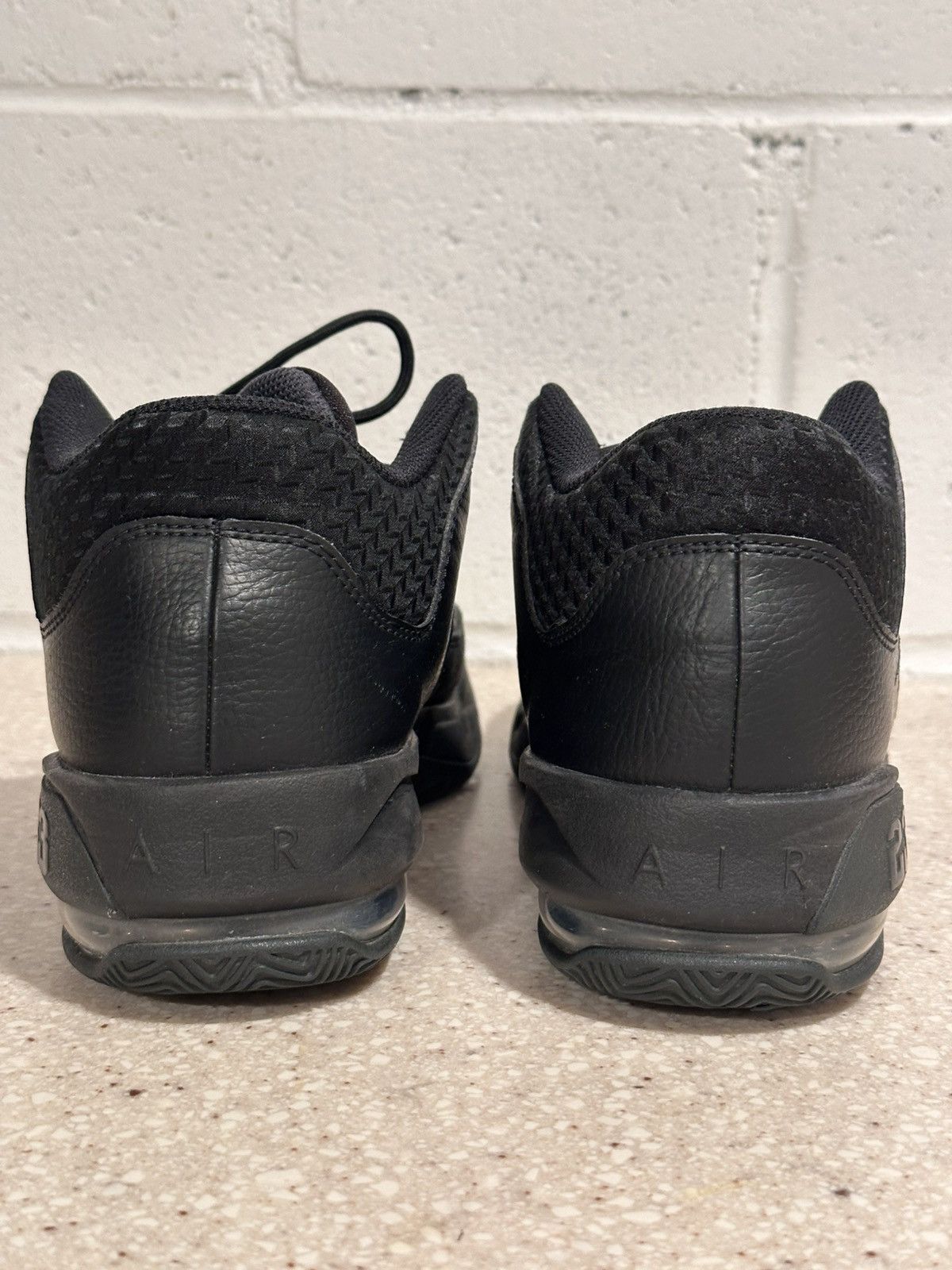Jordan Brand Nike Air Jordan Max Aura 3 Triple Black Leather Mid Top 8 Size US 8 / EU 41 - 7 Thumbnail