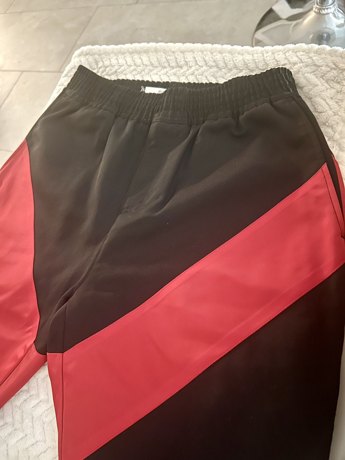 Givenchy RARE Givenchy Luxury Sweatpants Red V Design Black Pants Size US 30 / EU 46 - 2 Thumbnail
