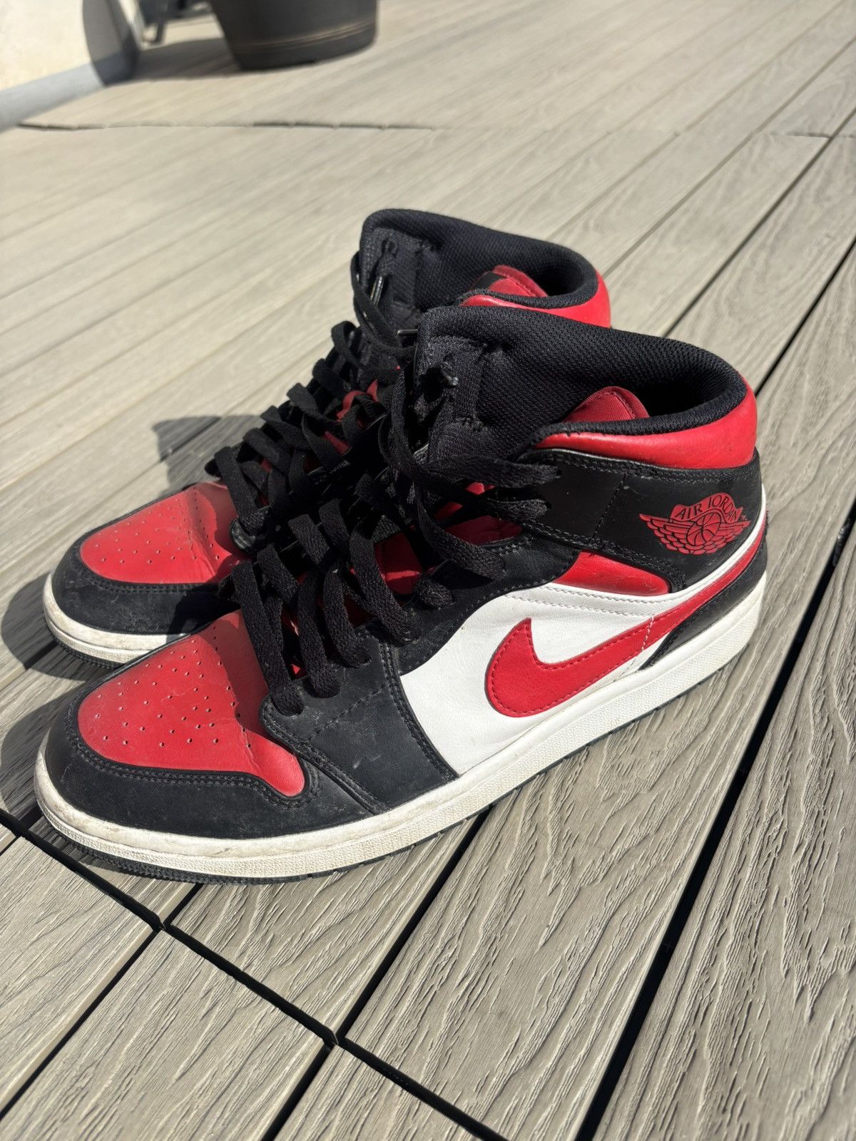 Jordan Brand Air Jordan 1 Mid Bred Toe White Black Red Size 10 554724-079 Size US 10 / EU 43 - 6 Thumbnail