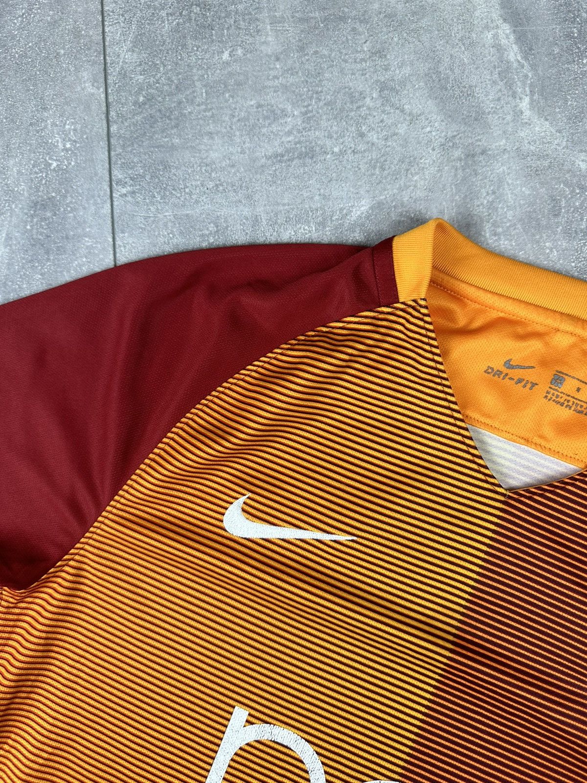 Nike Nike Galatasaray 2016/17 Home Soccer Jersey Size US M / EU 48-50 / 2 - 3 Thumbnail