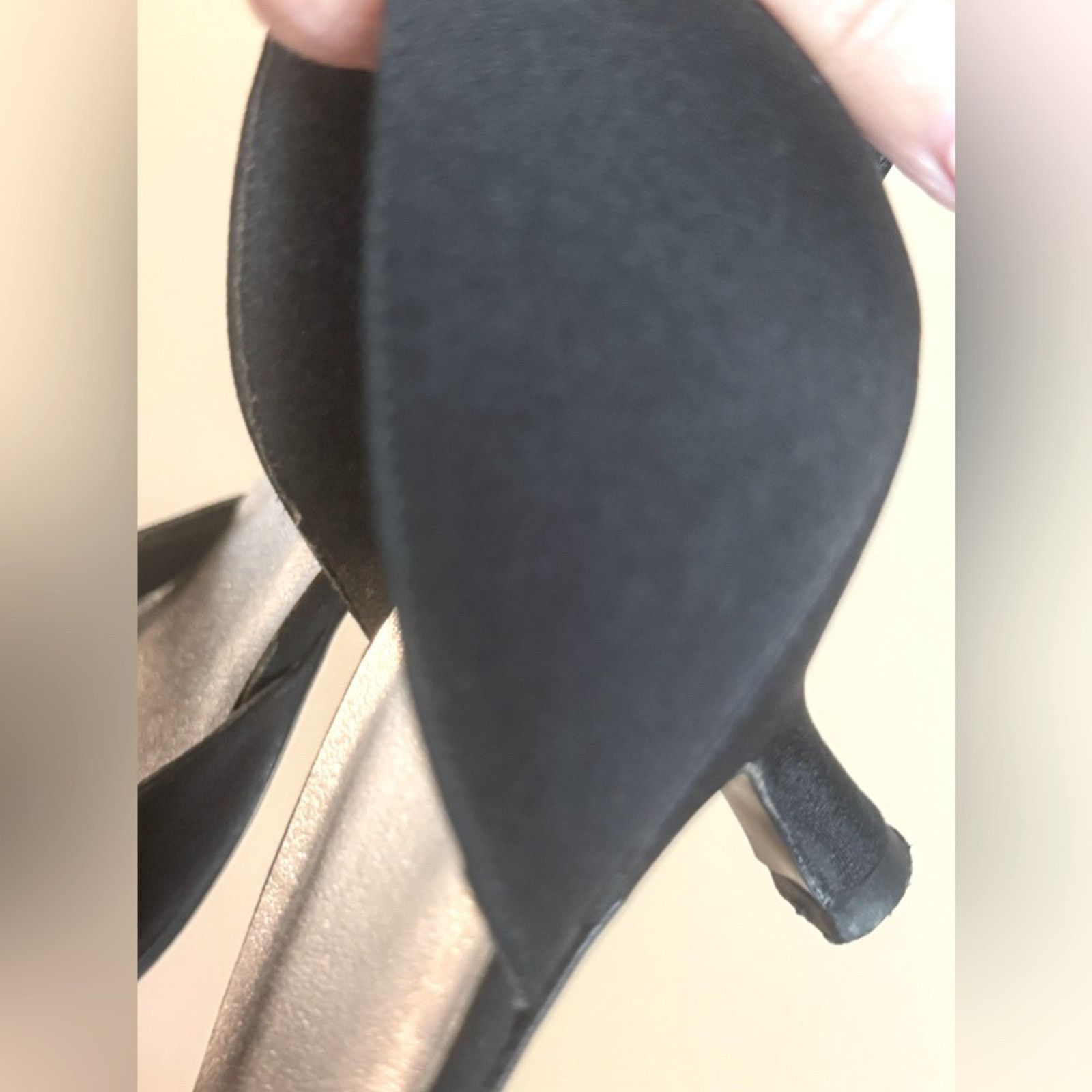 Stuart Weitzman Stuart Weitzman Vintage Loveknot Black Satin Pump 5.5 Size US 5.5 / IT 35.5 - 9 Thumbnail