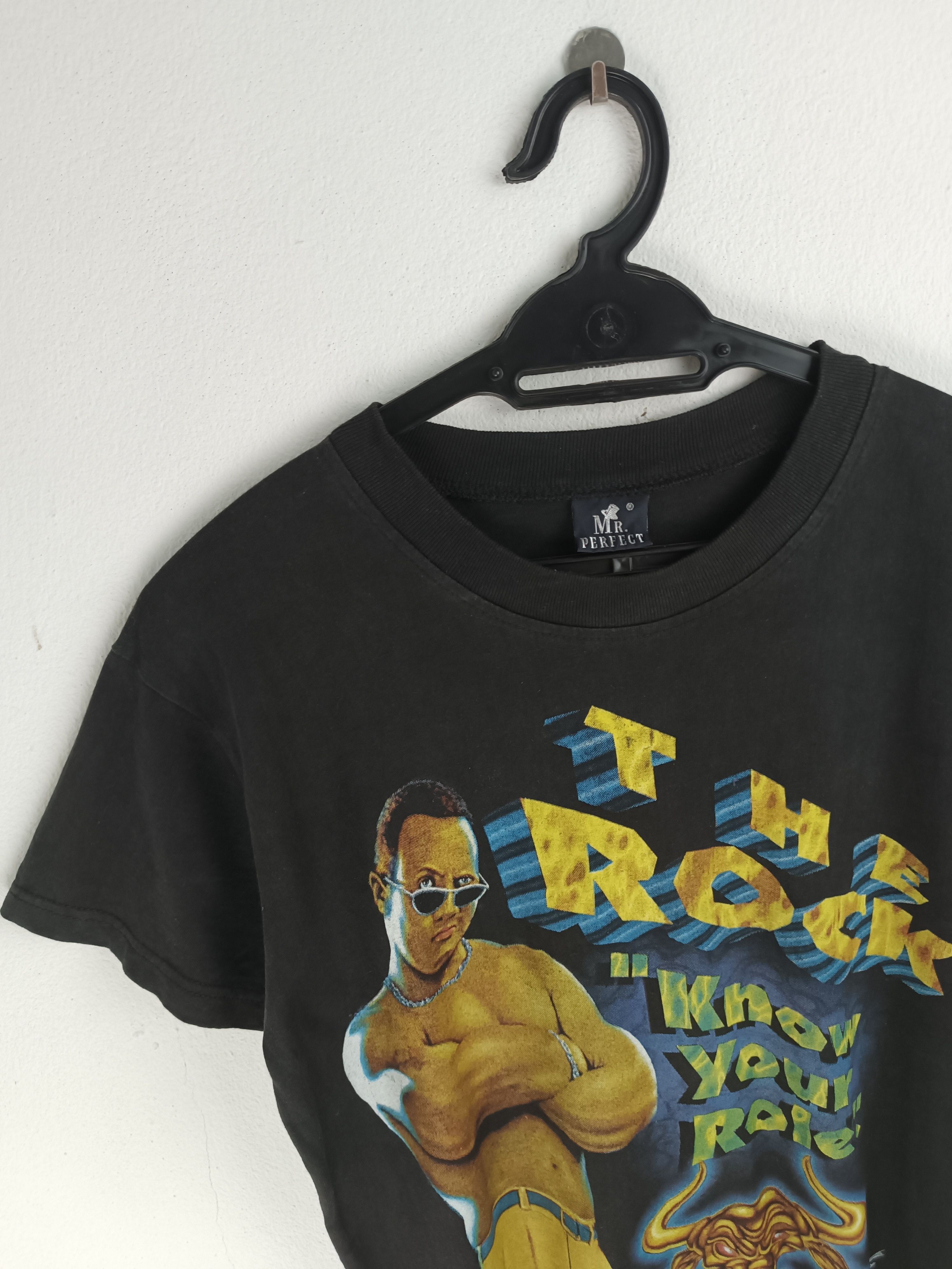 Vintage VINTAGE THE ROCK KNOW YOUR ROLE WWE WWF BOOTLEG TEE Size US S / EU 44-46 / 1 - 5 Thumbnail