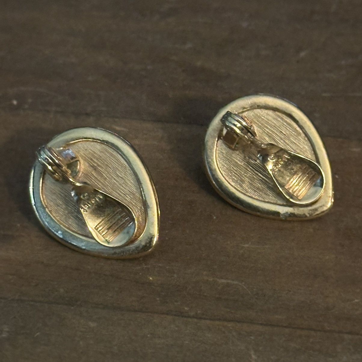 Monet Vintage Monet Pearl and Crystal teardrop clip on earrings Size ONE SIZE - 3 Thumbnail