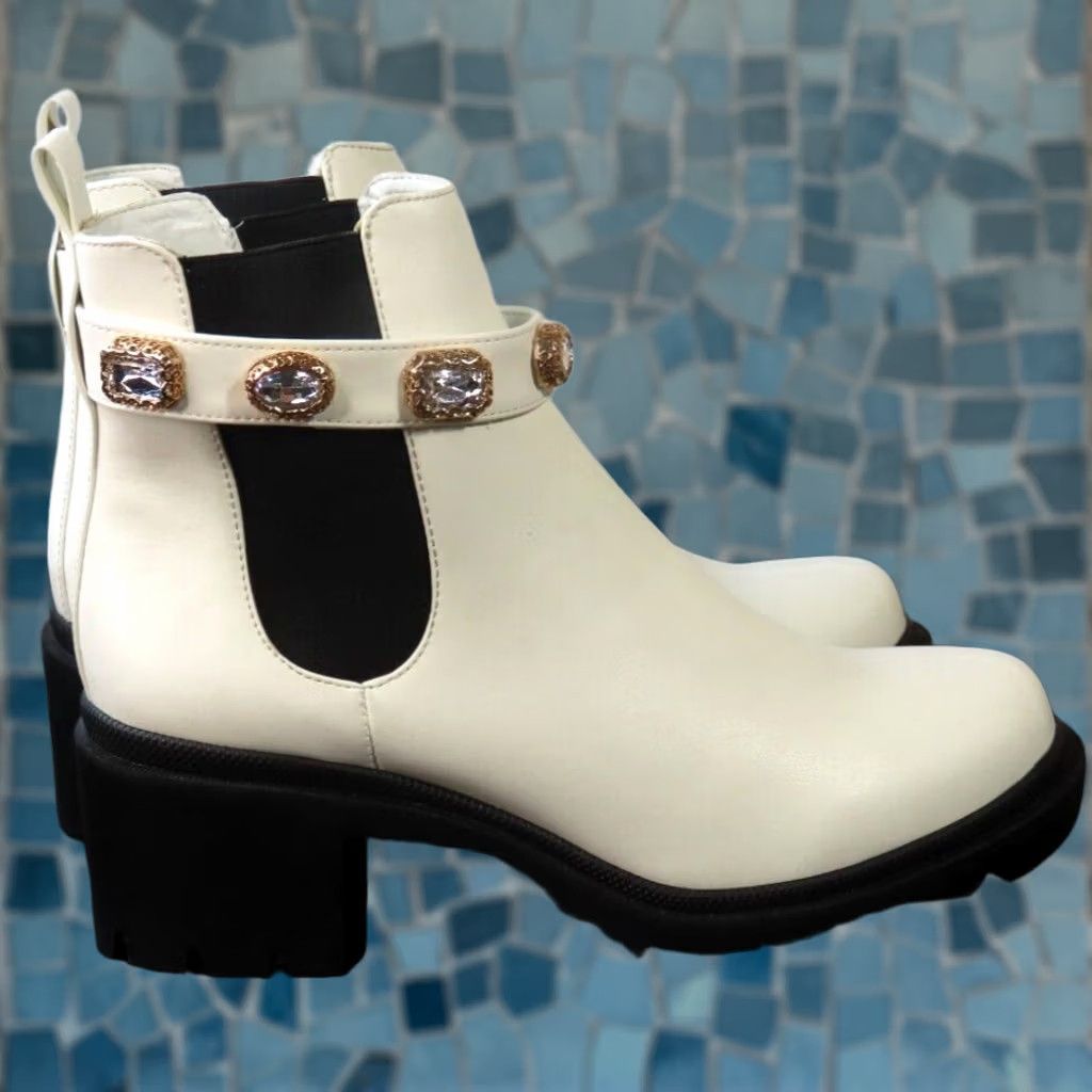 Steve Madden Steve Madden Boots Women's Amulet L0151 White Ankle Bootie 9M Leather"} Size US 9 / IT 39 - 1 Thumbnail
